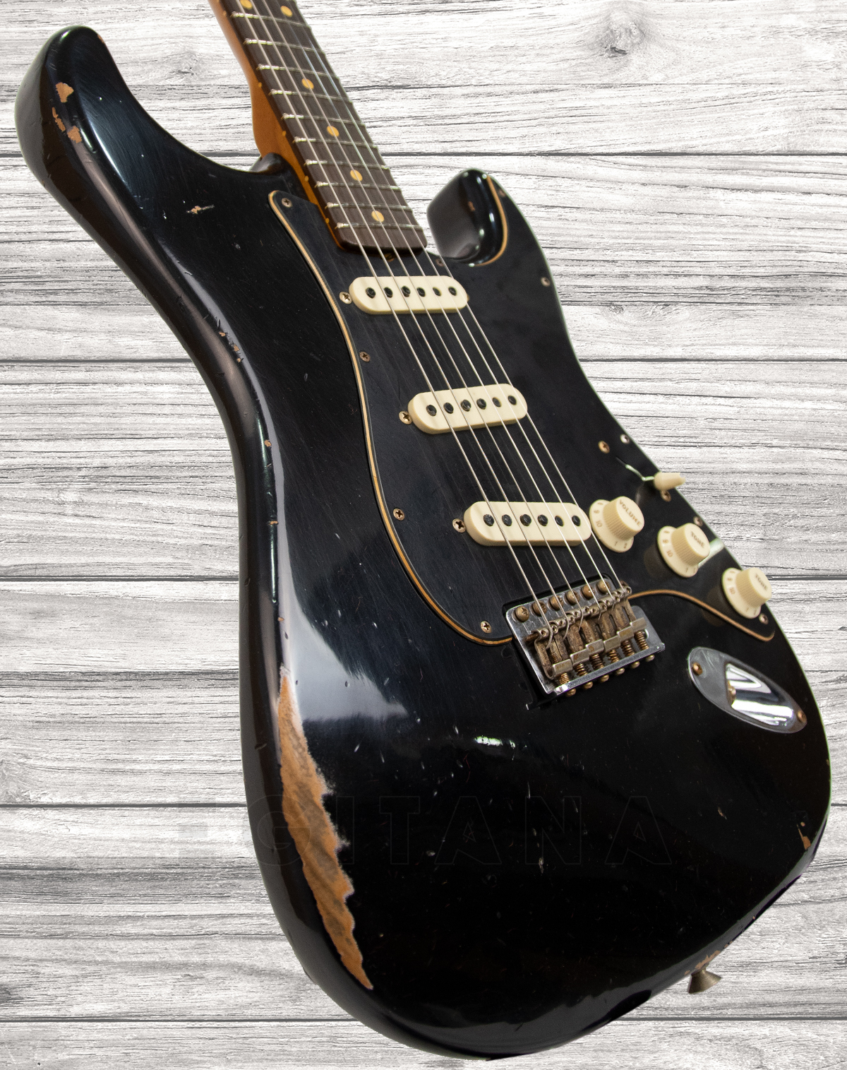 fender-custom-shop-dual-mag-strat-black-roasted-relic-2017-ltd_5f60da160f8cb.jpg