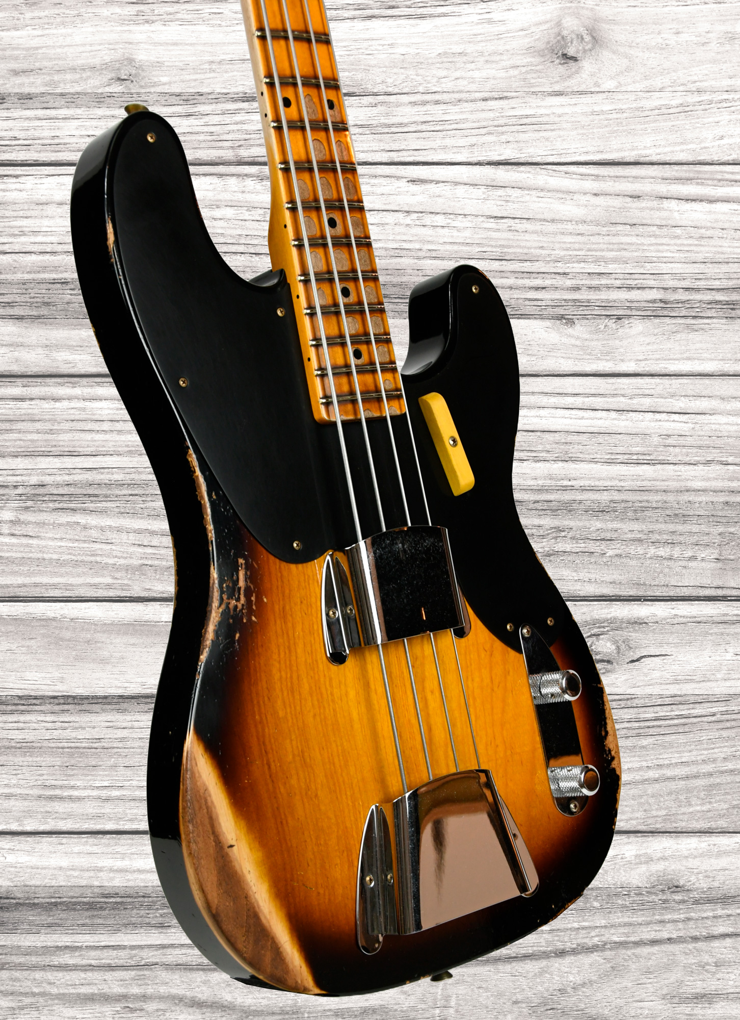 fender-custom-shop-lim-ed-53-p-bass-heavy-relic-faded-two-color-sunburst_670f98b7d0b70.jpg