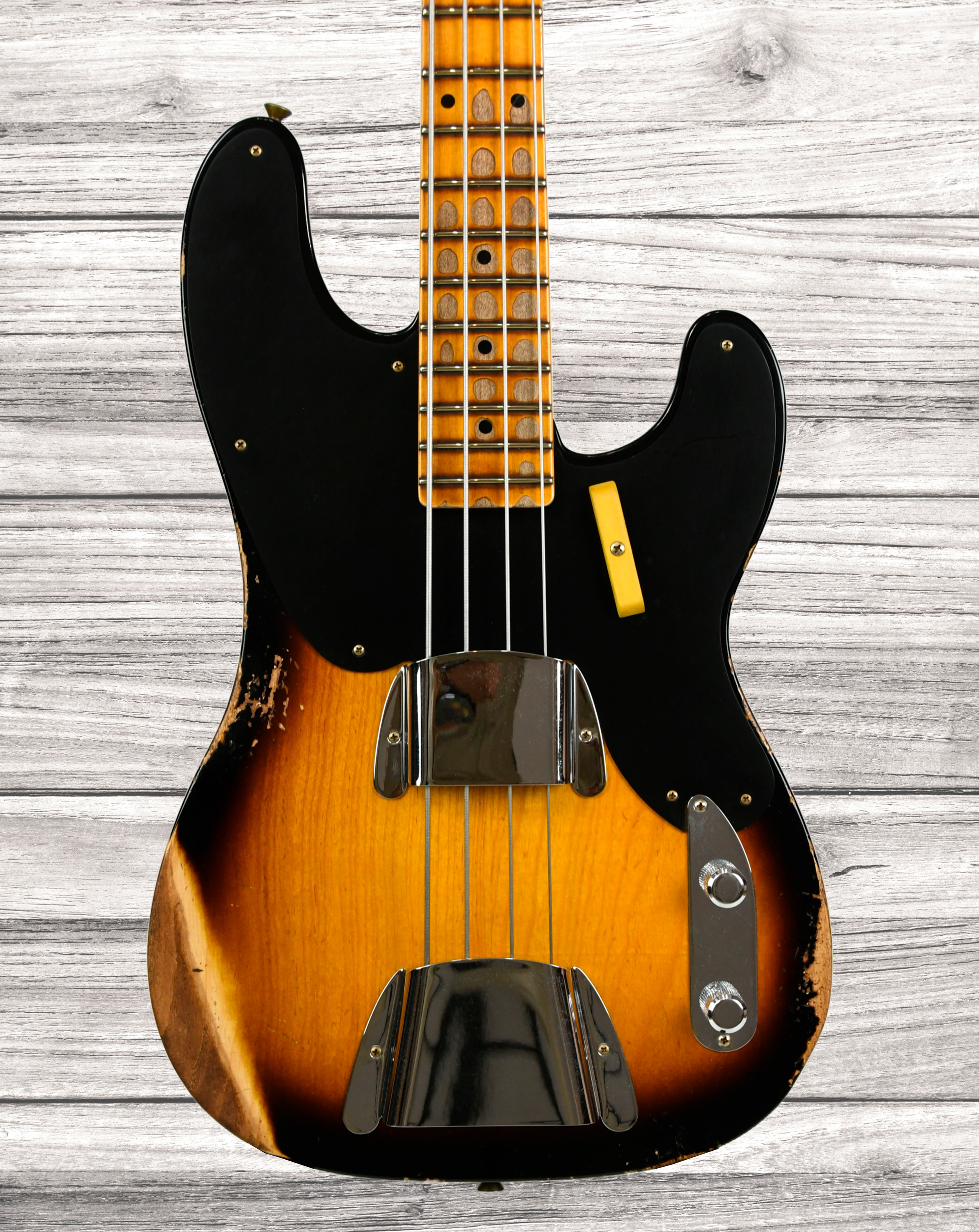 fender-custom-shop-lim-ed-53-p-bass-heavy-relic-faded-two-color-sunburst_670f98bb396cd.jpg