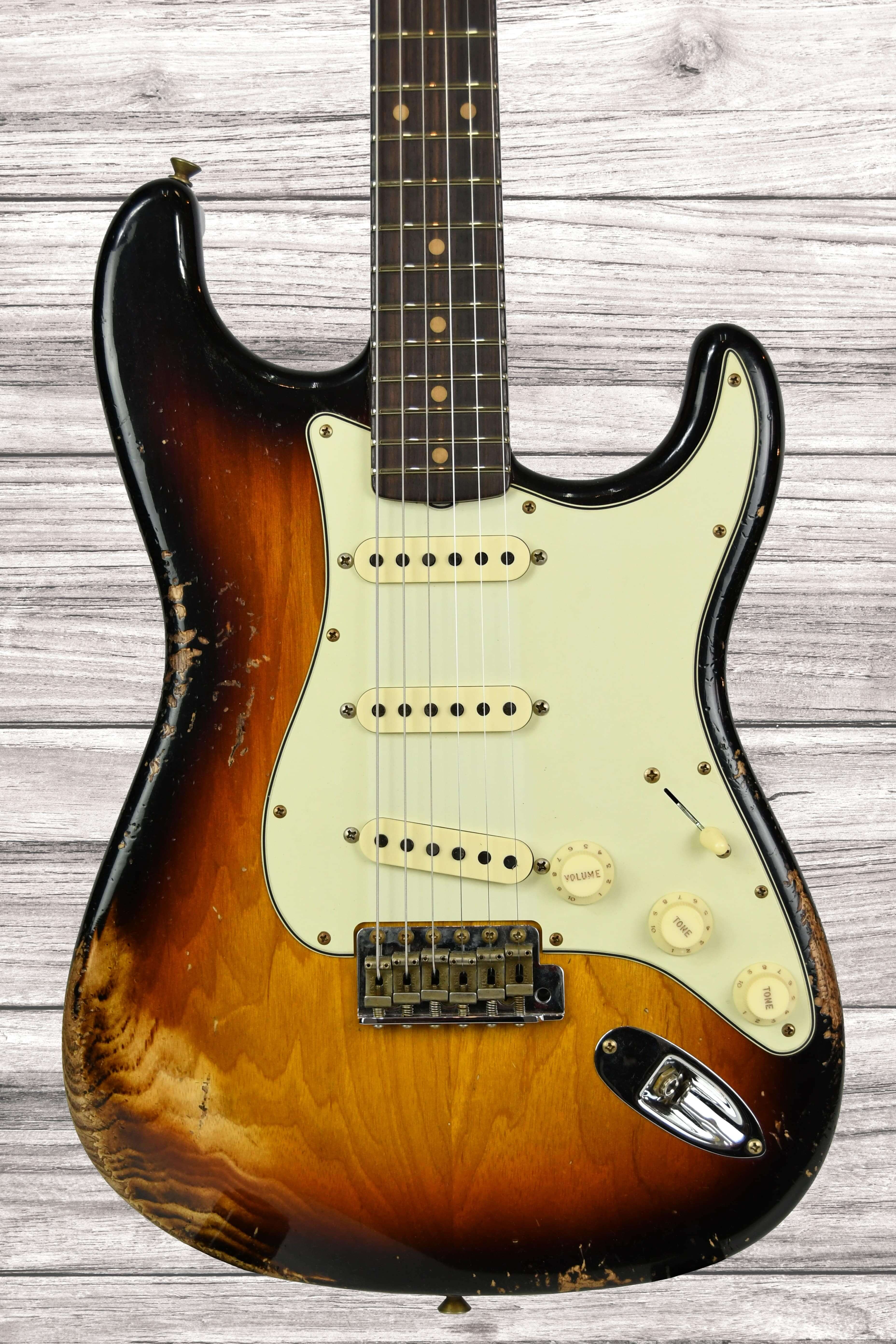 fender-custom-shop-lim-ed-62-strat-heavy-relic-faded-3-color-sunburst_66d733693ba96.jpg