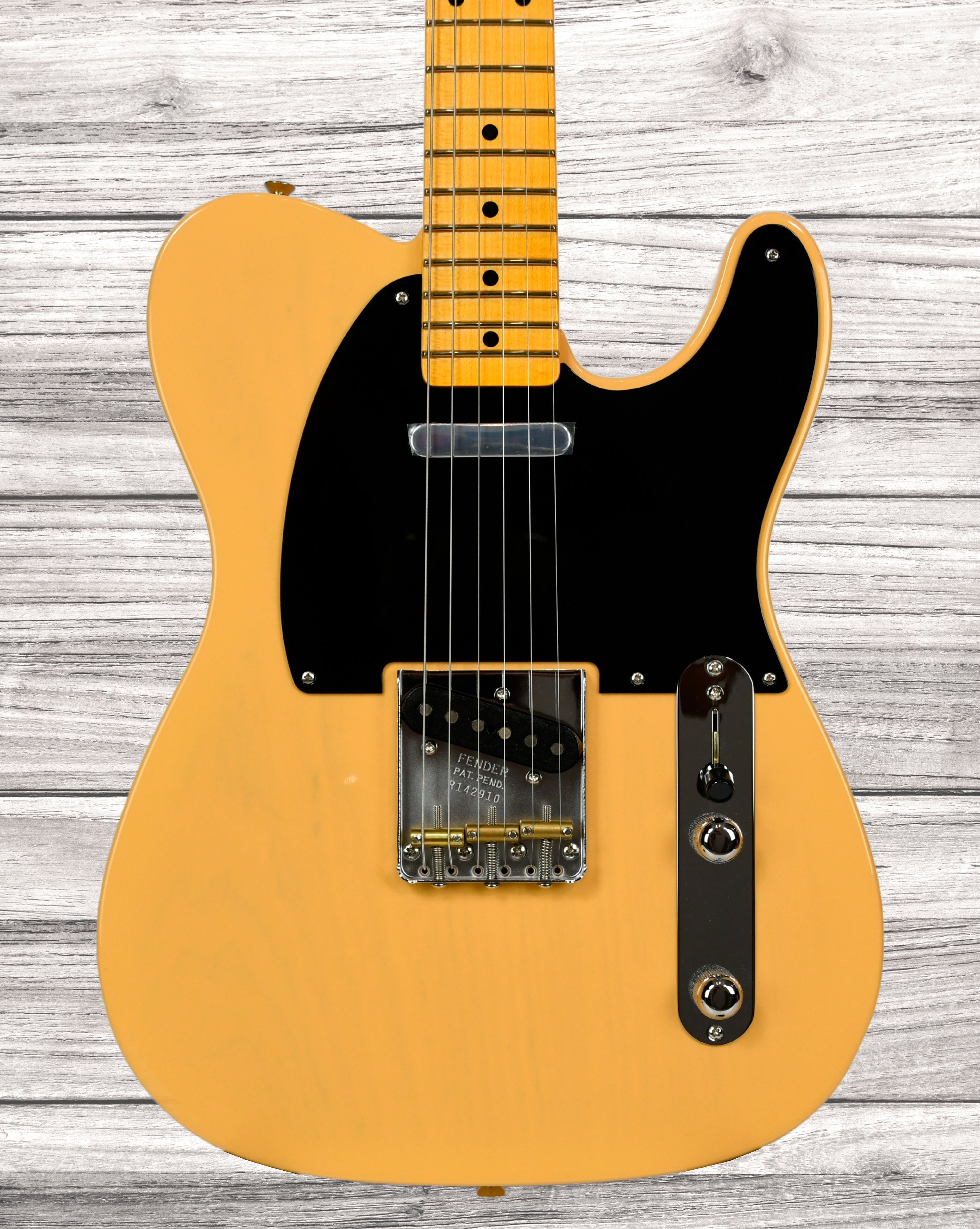 fender-custom-shop-limited-edition-54-telecaster-nocaster-blonde_693176567264f.jpg