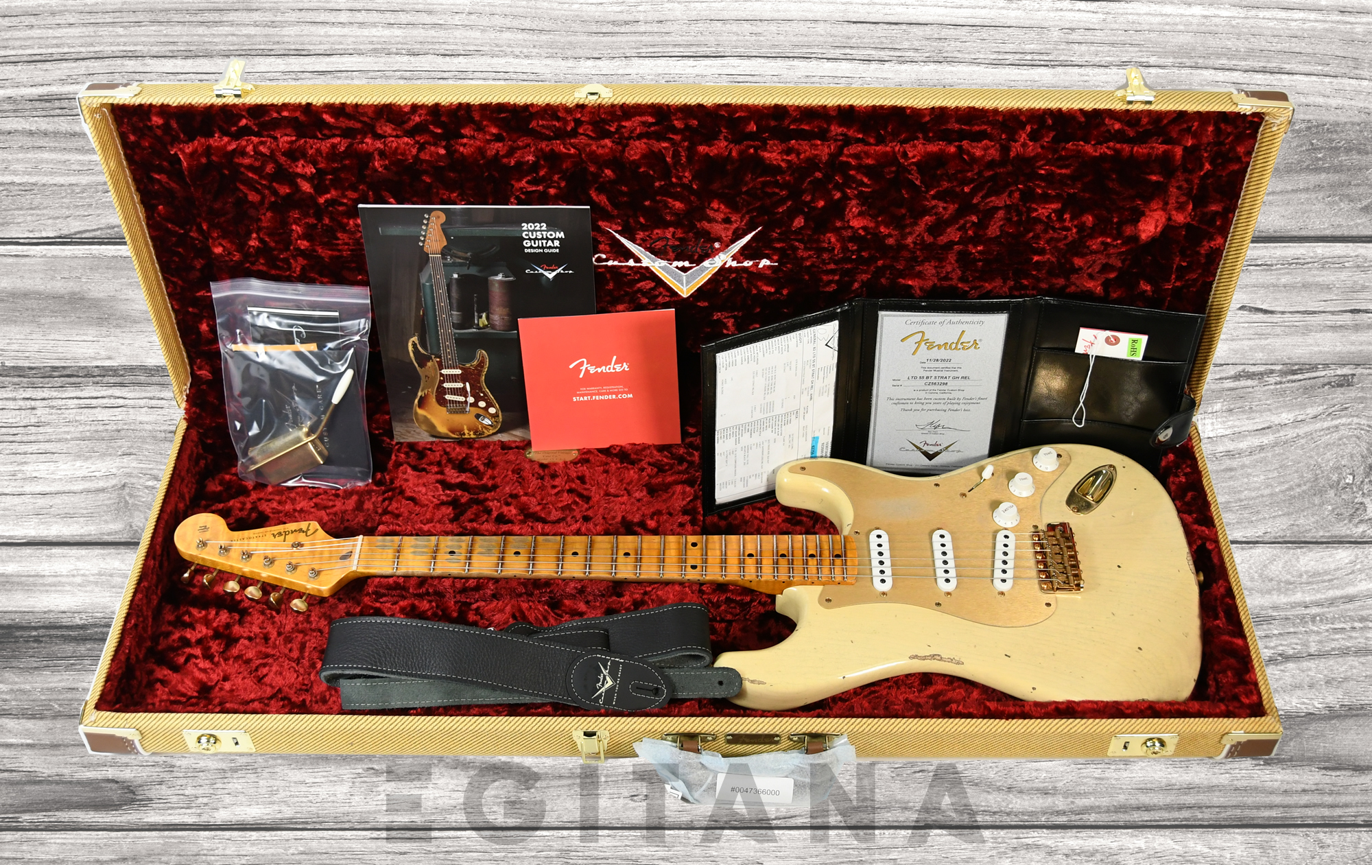 fender-custom-shop-limited-edition-55-bone-tone-relic-2a-flame-maple-fingerboard-aged-honey-blonde-gold-hardware_63c5916ad0886.jpg