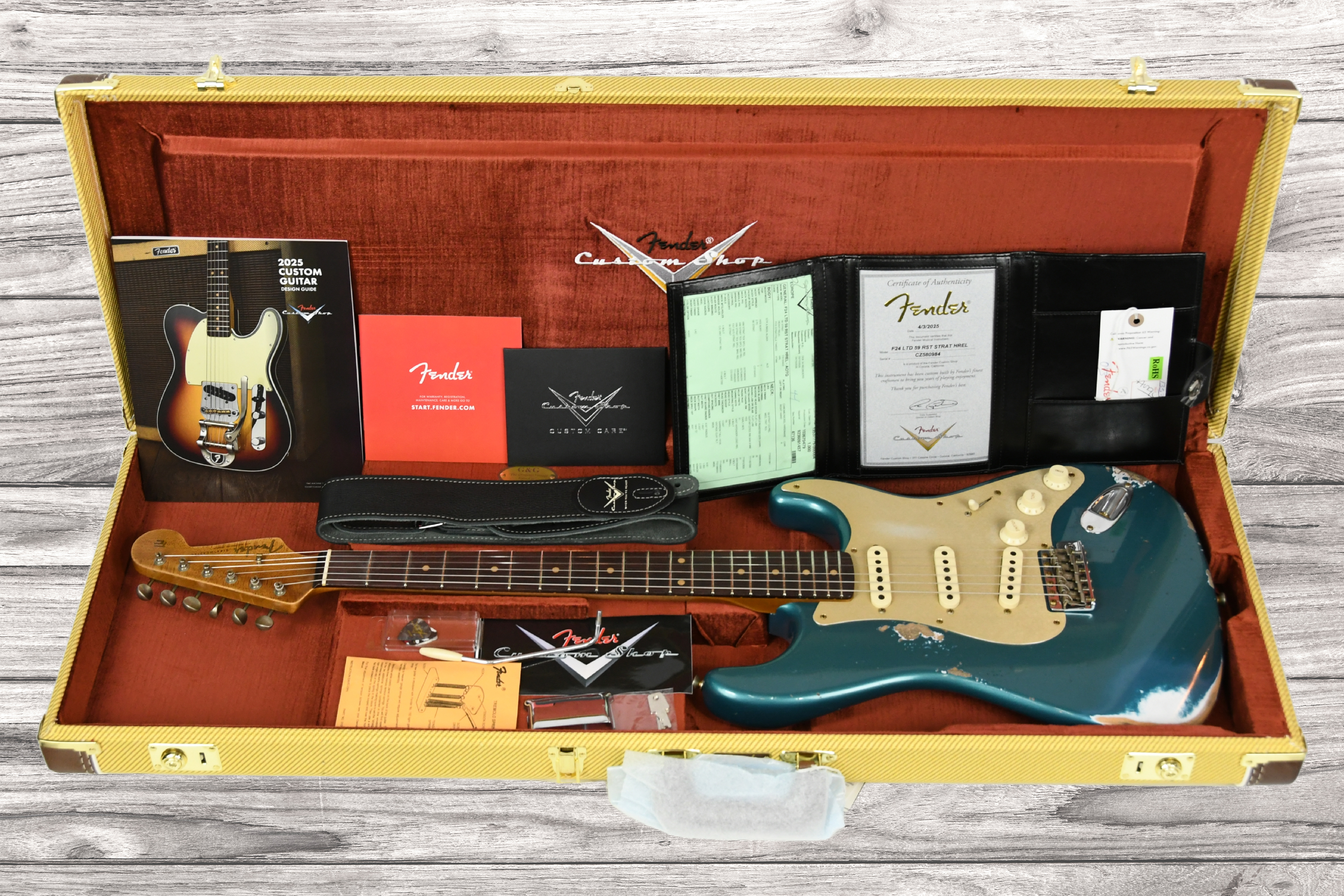 fender-custom-shop-limited-edition-59-stratocaster-heavy-relic-aged-ocean-turquoise_6821afcee11ce.jpg