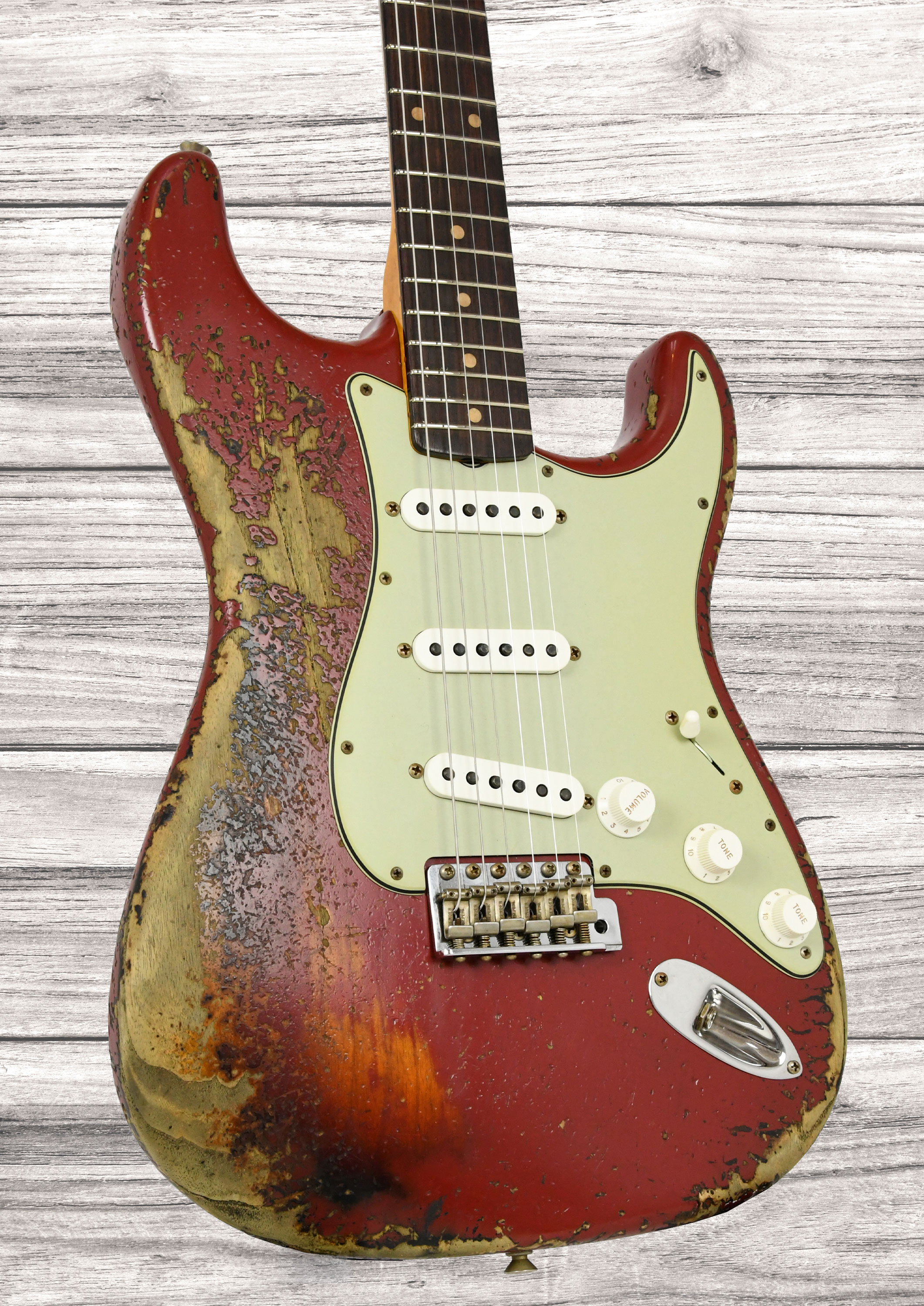 fender-custom-shop-limited-edition-61-stratocaster-super-heavy-relic-3tsb-dakota-red_6a1ff603006cf.jpg