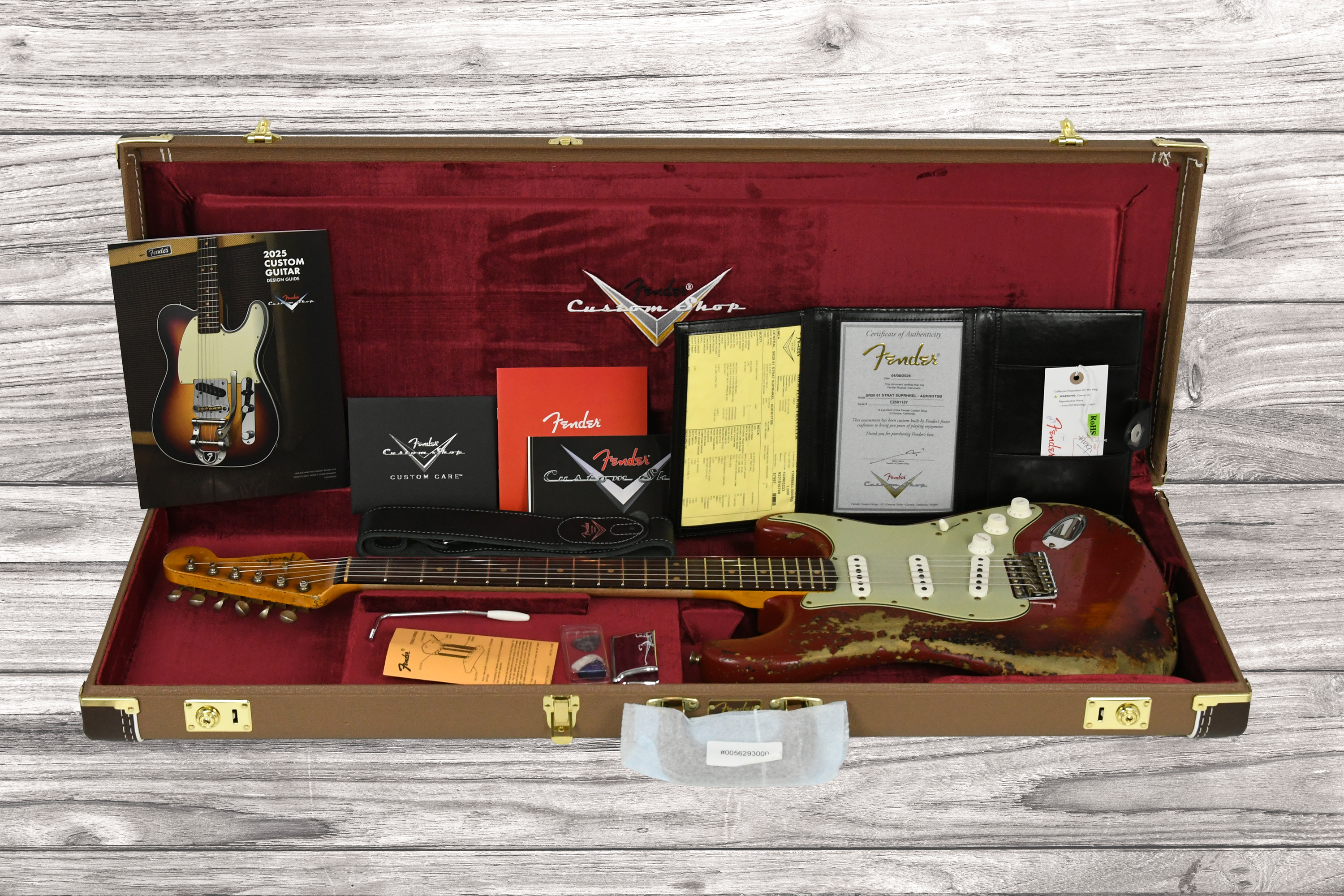 fender-custom-shop-limited-edition-61-stratocaster-super-heavy-relic-3tsb-dakota-red_6a1ff61a034e8.jpg