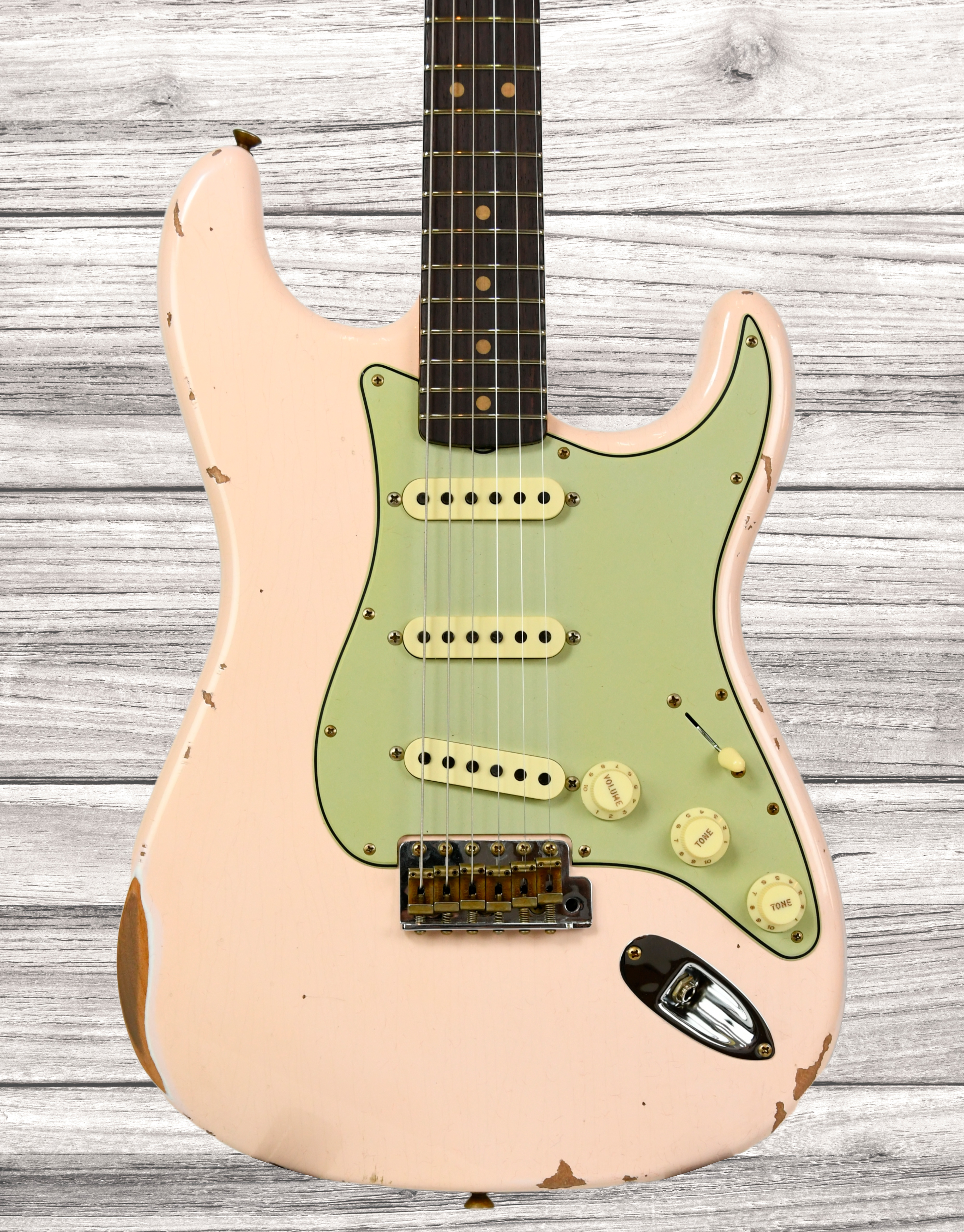 fender-custom-shop-limited-edition-63-strat-relic-super-faded-aged-shell-pink_6703f1280e77d.jpg