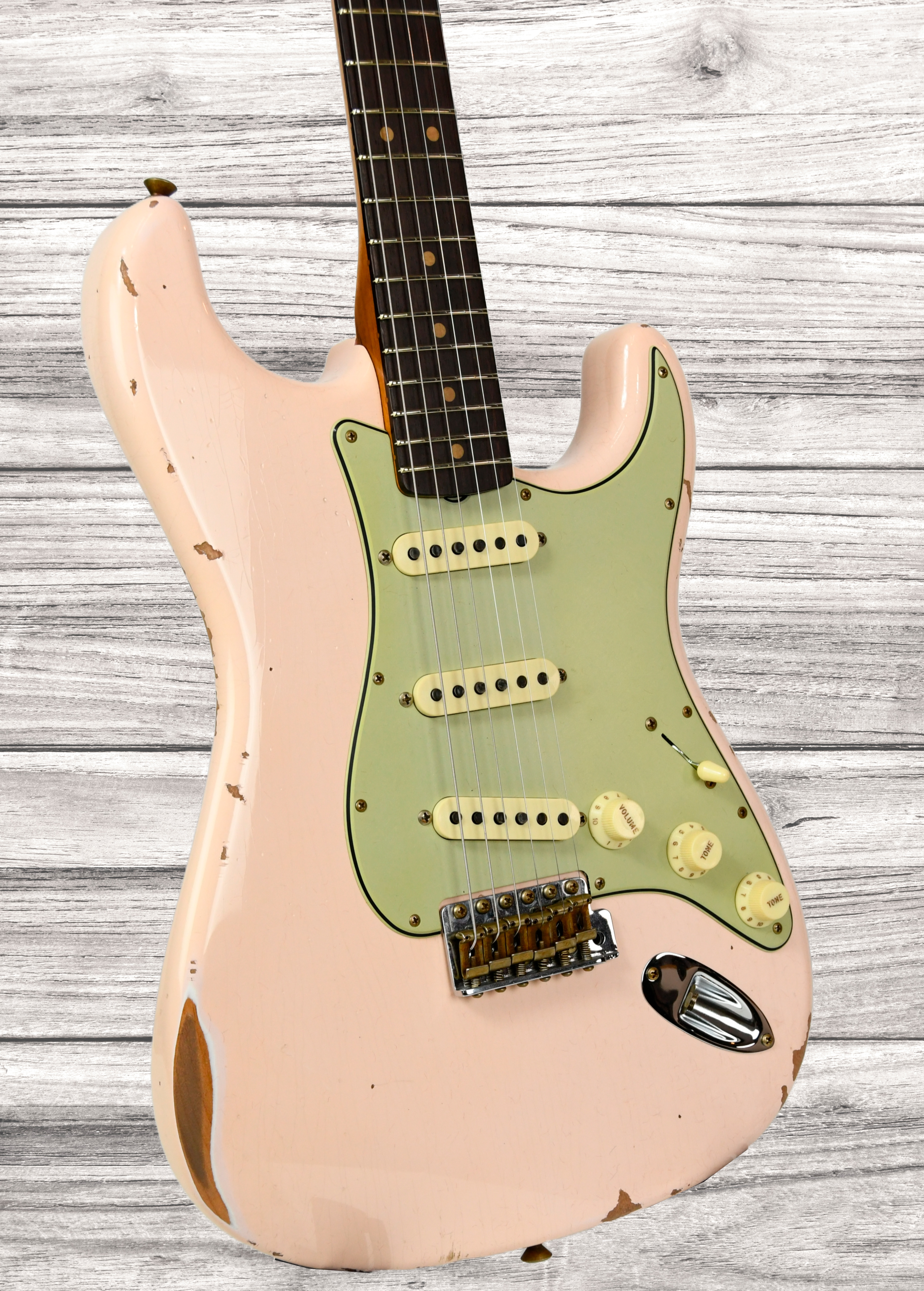 fender-custom-shop-limited-edition-63-strat-relic-super-faded-aged-shell-pink_6703f12fb168b.jpg