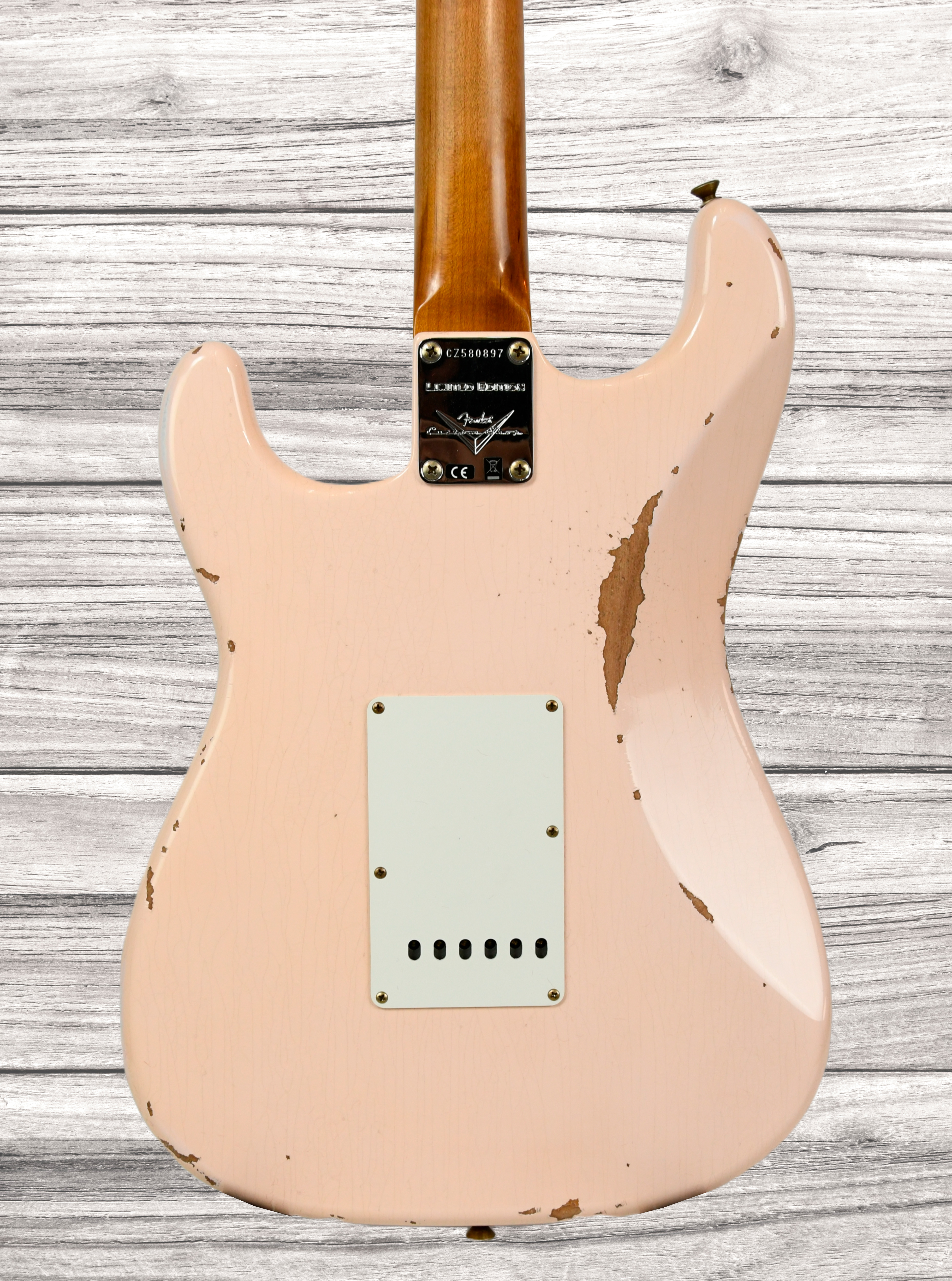 fender-custom-shop-limited-edition-63-strat-relic-super-faded-aged-shell-pink_6703f1503379f.jpg