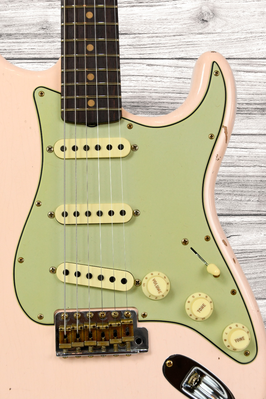 fender-custom-shop-limited-edition-63-strat-relic-super-faded-aged-shell-pink_6703f16296333.jpg