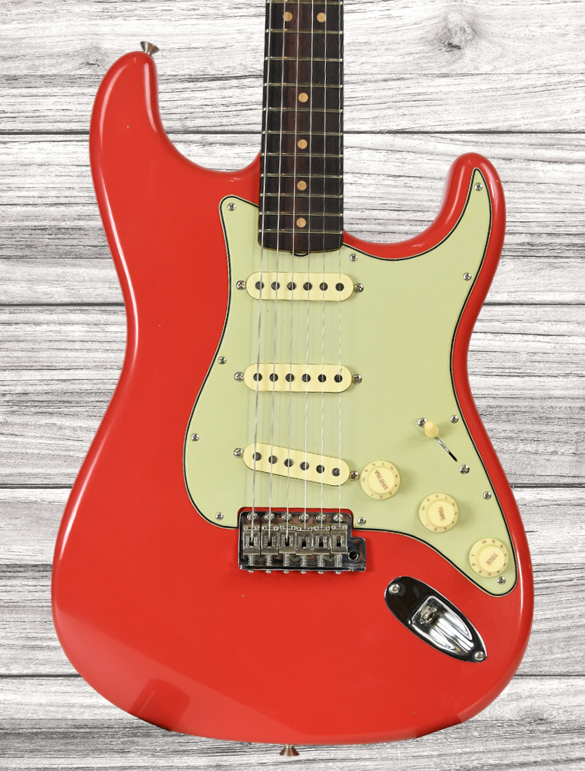 fender-custom-shop-limited-edition-63-stratocaster-journeyman-relic-aged-fiesta-red_6601871021e7d.png