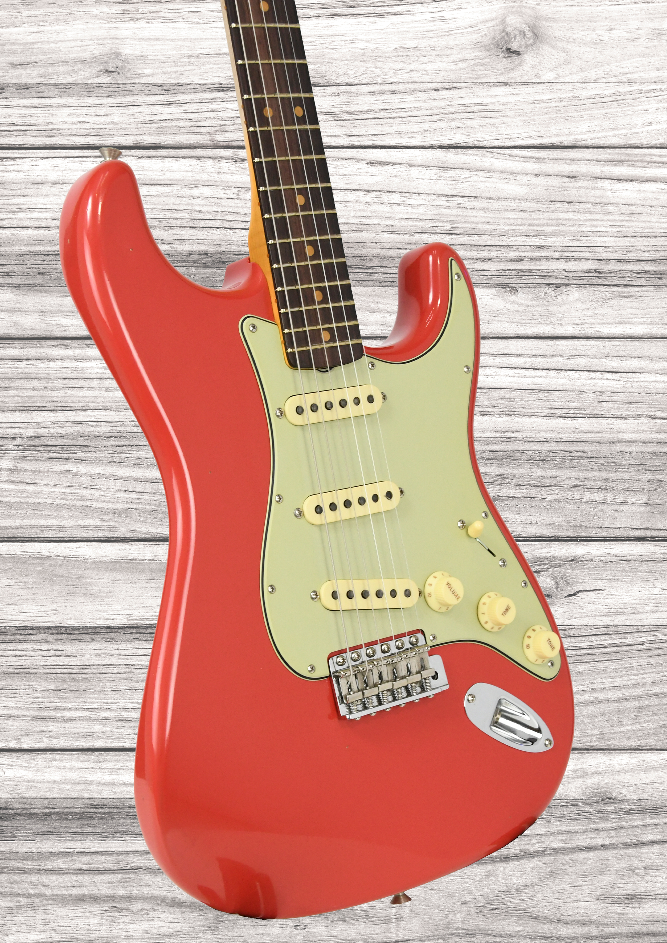 fender-custom-shop-limited-edition-63-stratocaster-journeyman-relic-aged-fiesta-red_694ab7335433e.png
