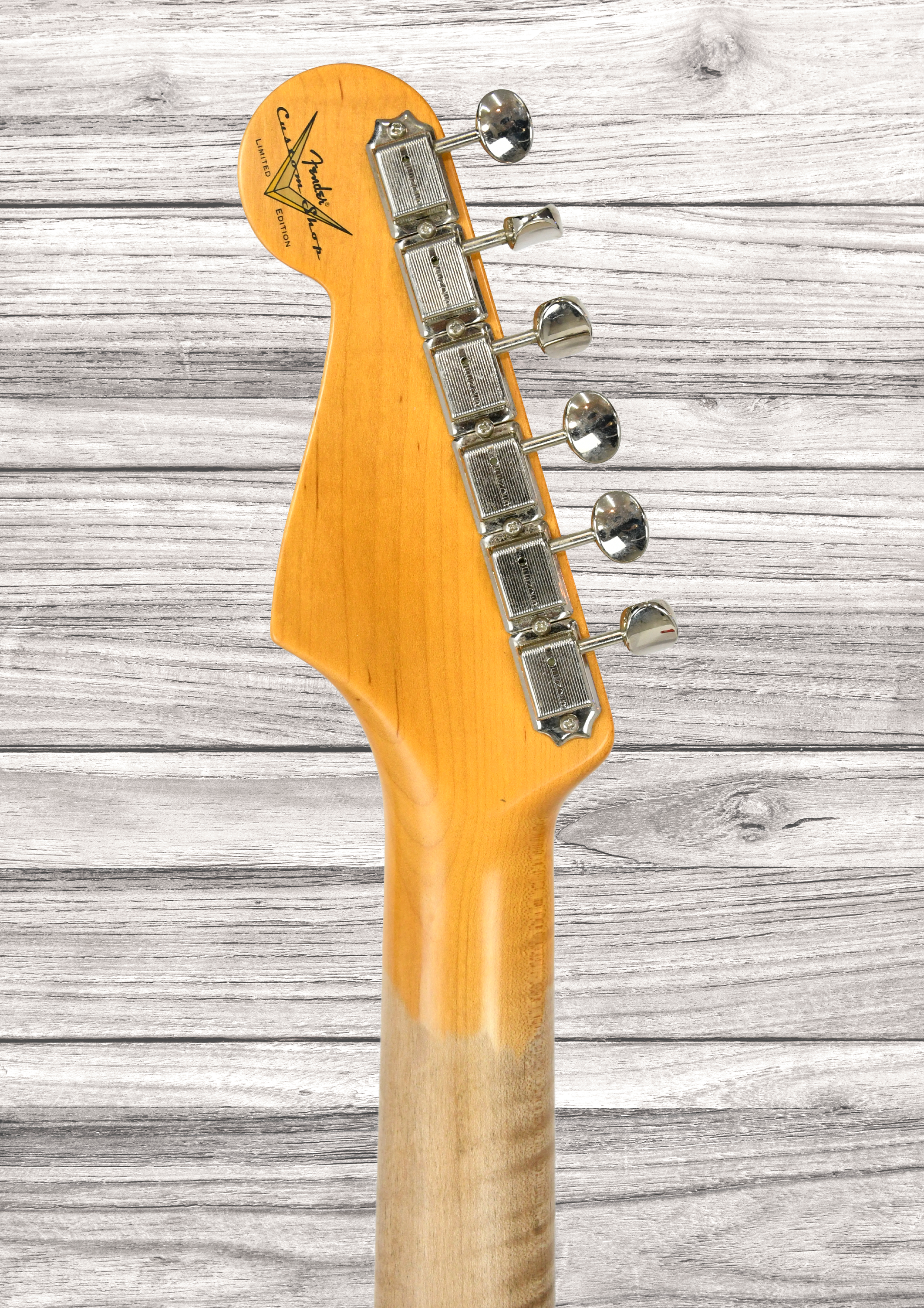 fender-custom-shop-limited-edition-63-stratocaster-journeyman-relic-aged-fiesta-red_694ab73df1ba4.png