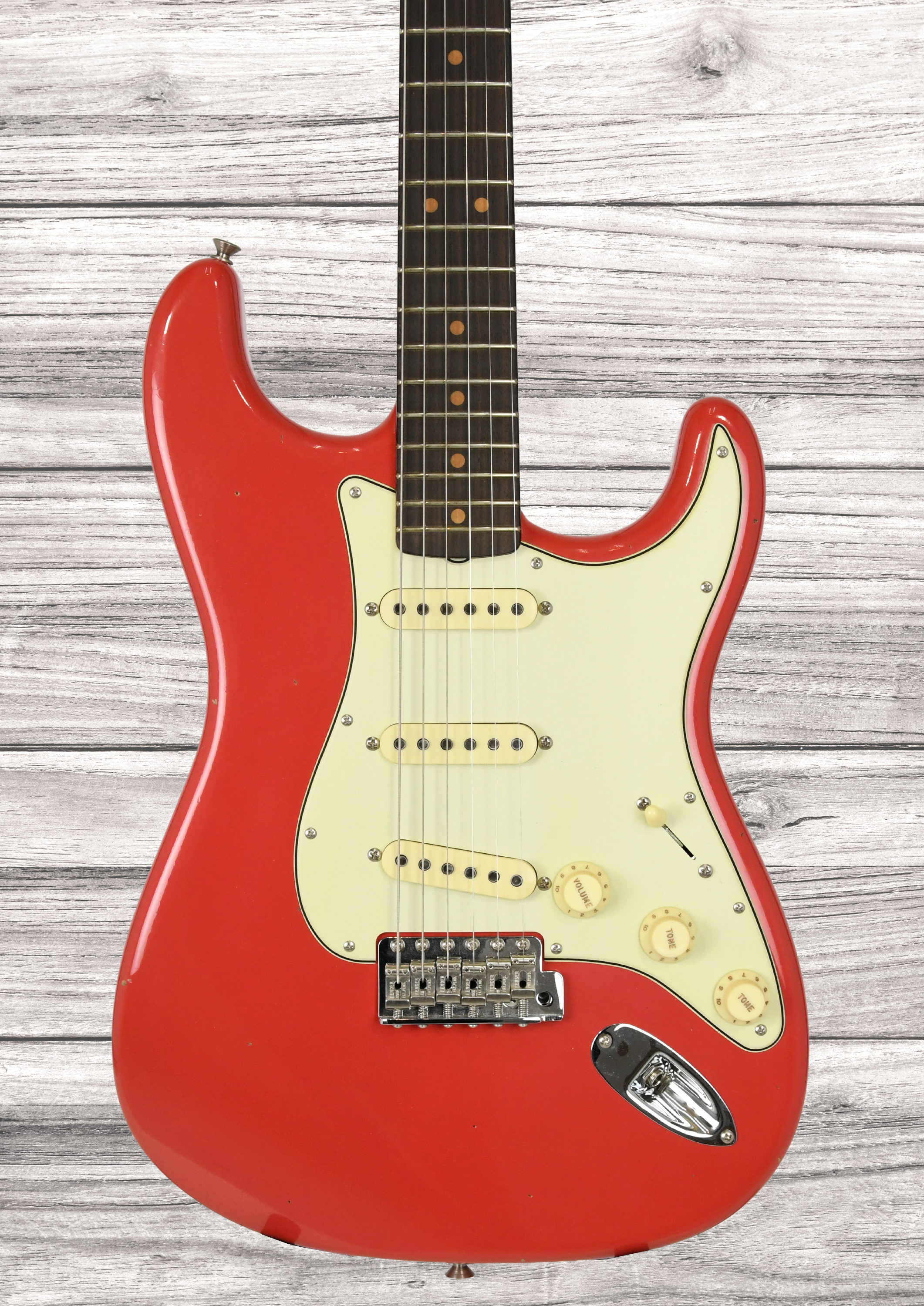 fender-custom-shop-limited-edition-63-stratocaster-journeyman-relic-aged-fiesta-red_69aefa4ac1d38.jpg