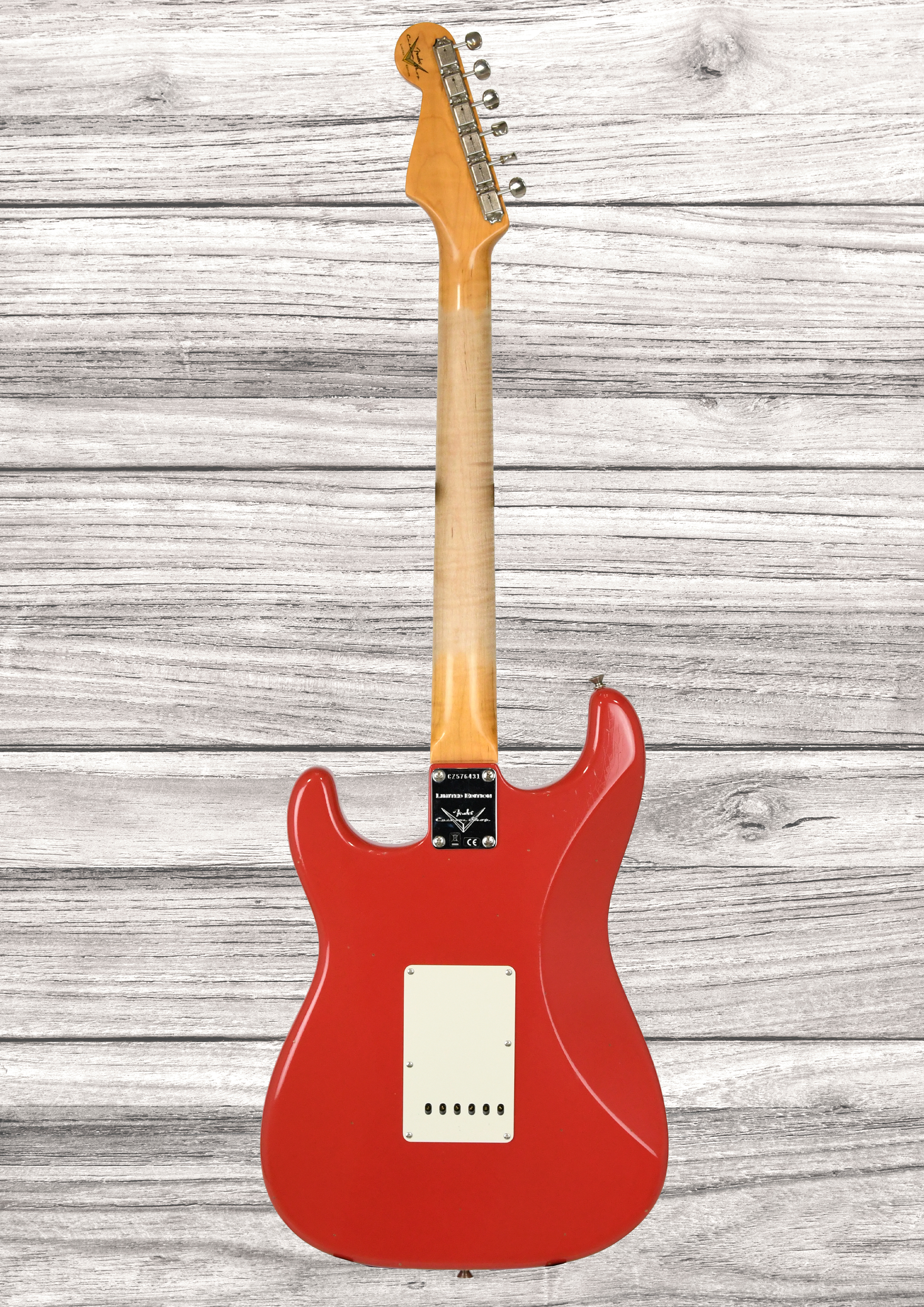 fender-custom-shop-limited-edition-63-stratocaster-journeyman-relic-aged-fiesta-red_69aefa602871d.jpg