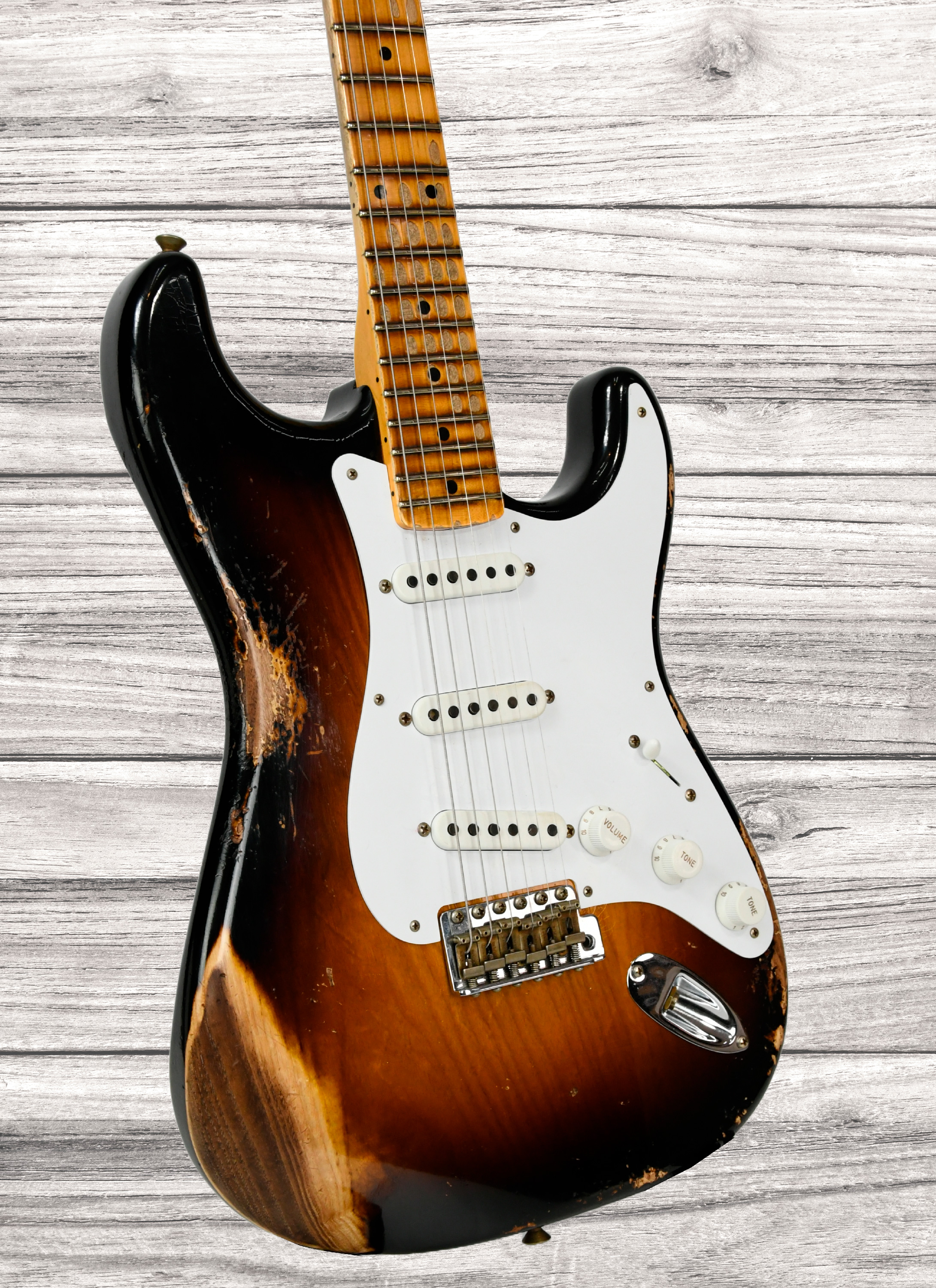 fender-custom-shop-limited-edition-70th-anniversary-1954-stratocaster-heavy-relic_68ee51503cad0.jpg