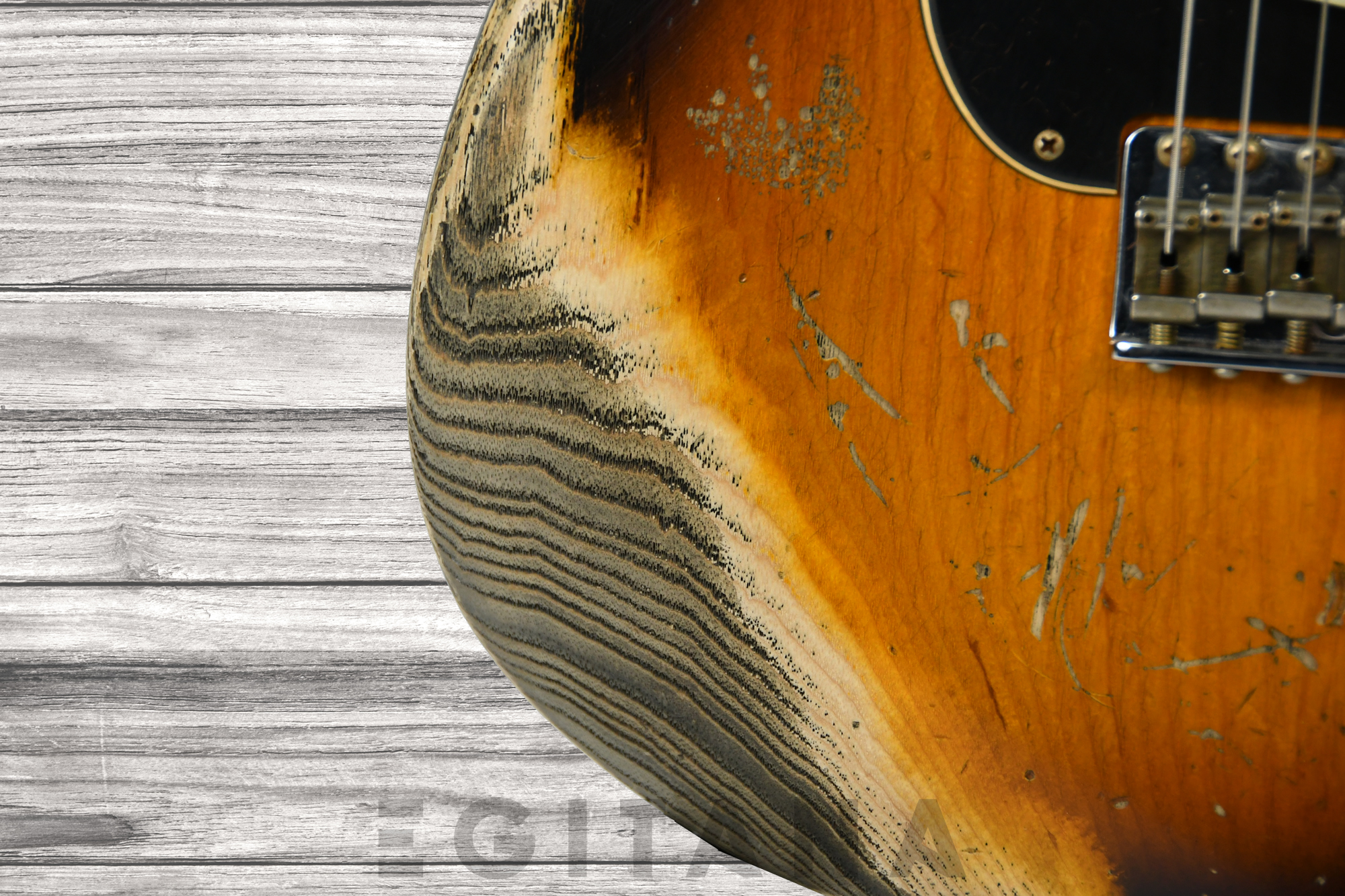 fender-custom-shop-limited-edition-poblano-strat-super-heavy-relic-super-faded-aged-3-color-sunburst_6350276e35e01.jpg