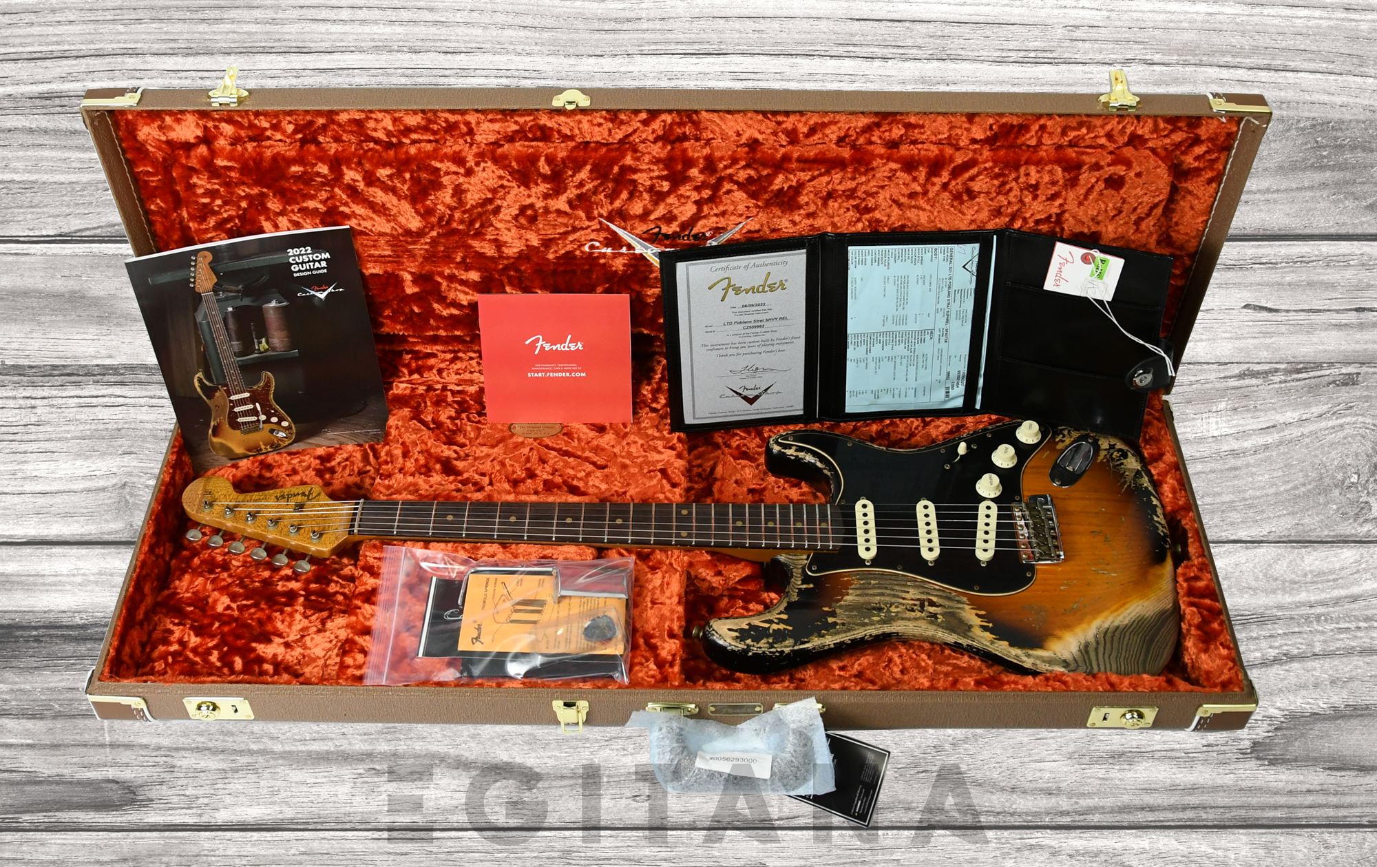 fender-custom-shop-limited-edition-poblano-strat-super-heavy-relic-super-faded-aged-3-color-sunburst_63502770ae44d.jpg