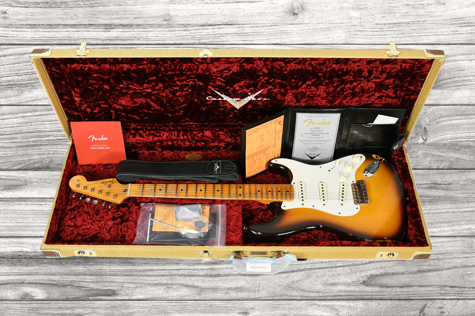 fender-custom-shop-limited-edition-tomatillo-strat-iii-relic-faded-aged-chocolate-2-color-sunburst_6422c69dd00ae.jpg