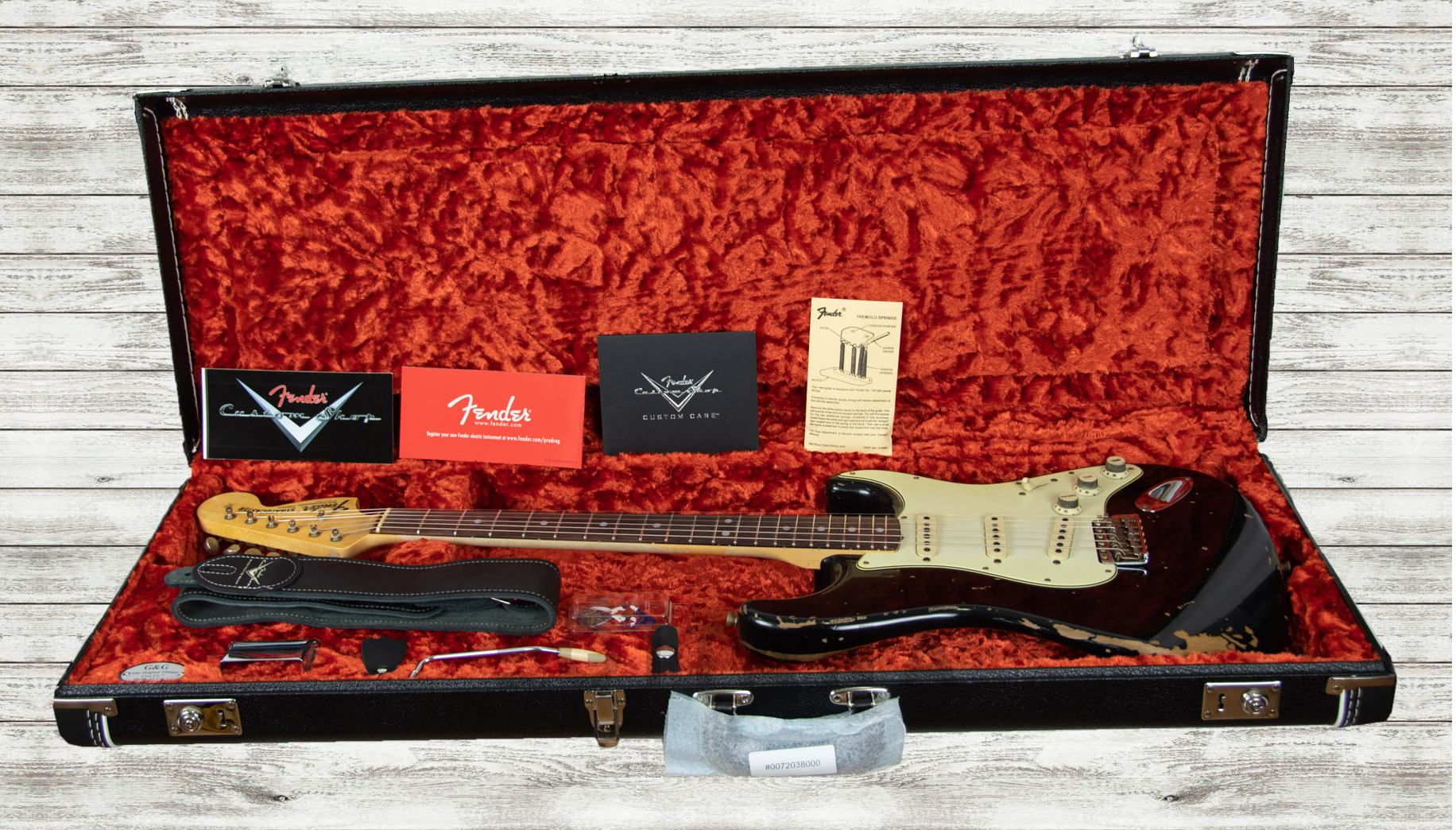 fender-custom-shop-michael-landau-signature-1968-relic-black_60fff93bb001b.png