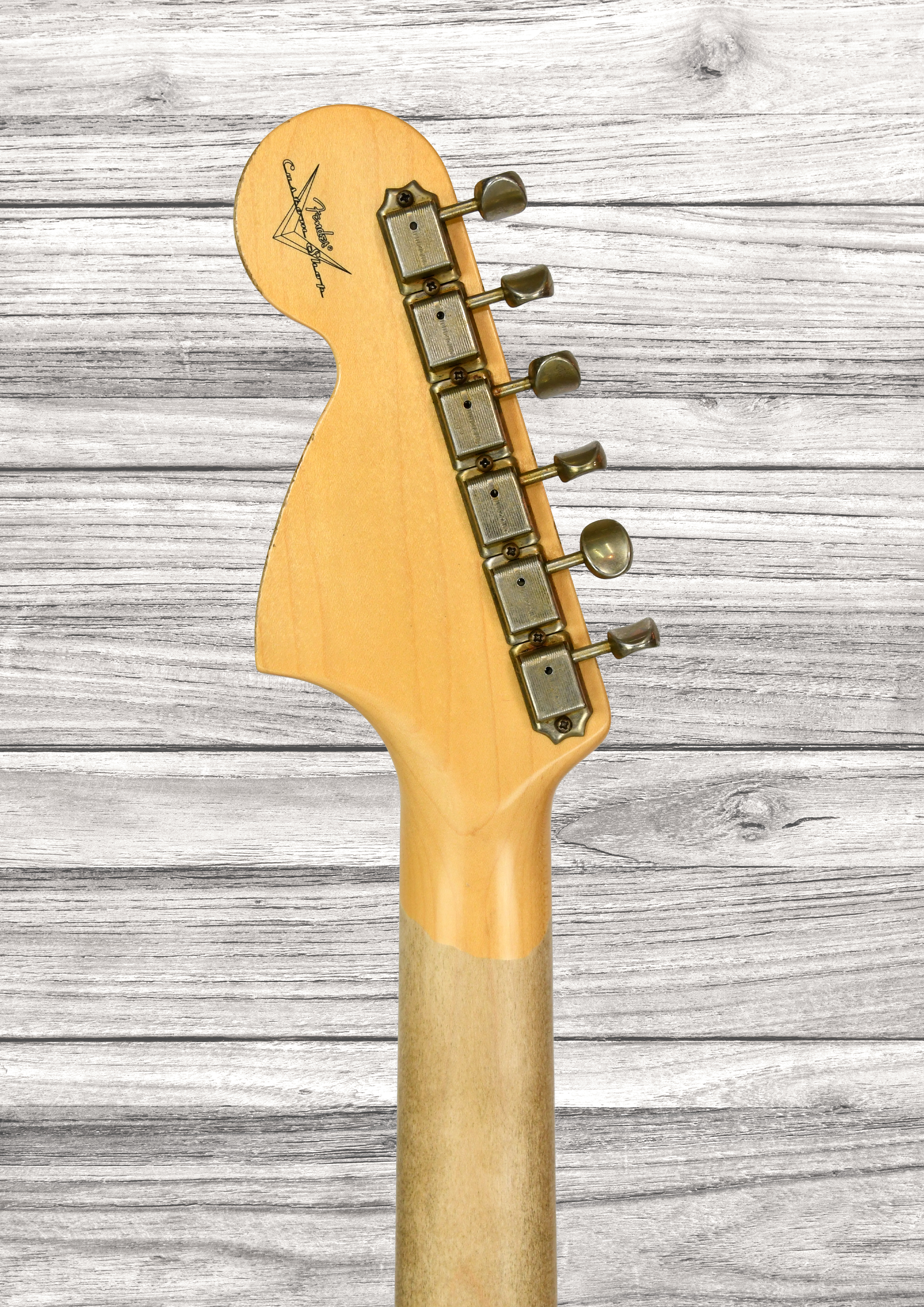 fender-custom-shop-michael-landau-signature-1968-round-laminated-rosewood-bleached-3-color-sunburst_6904f709cc312.png
