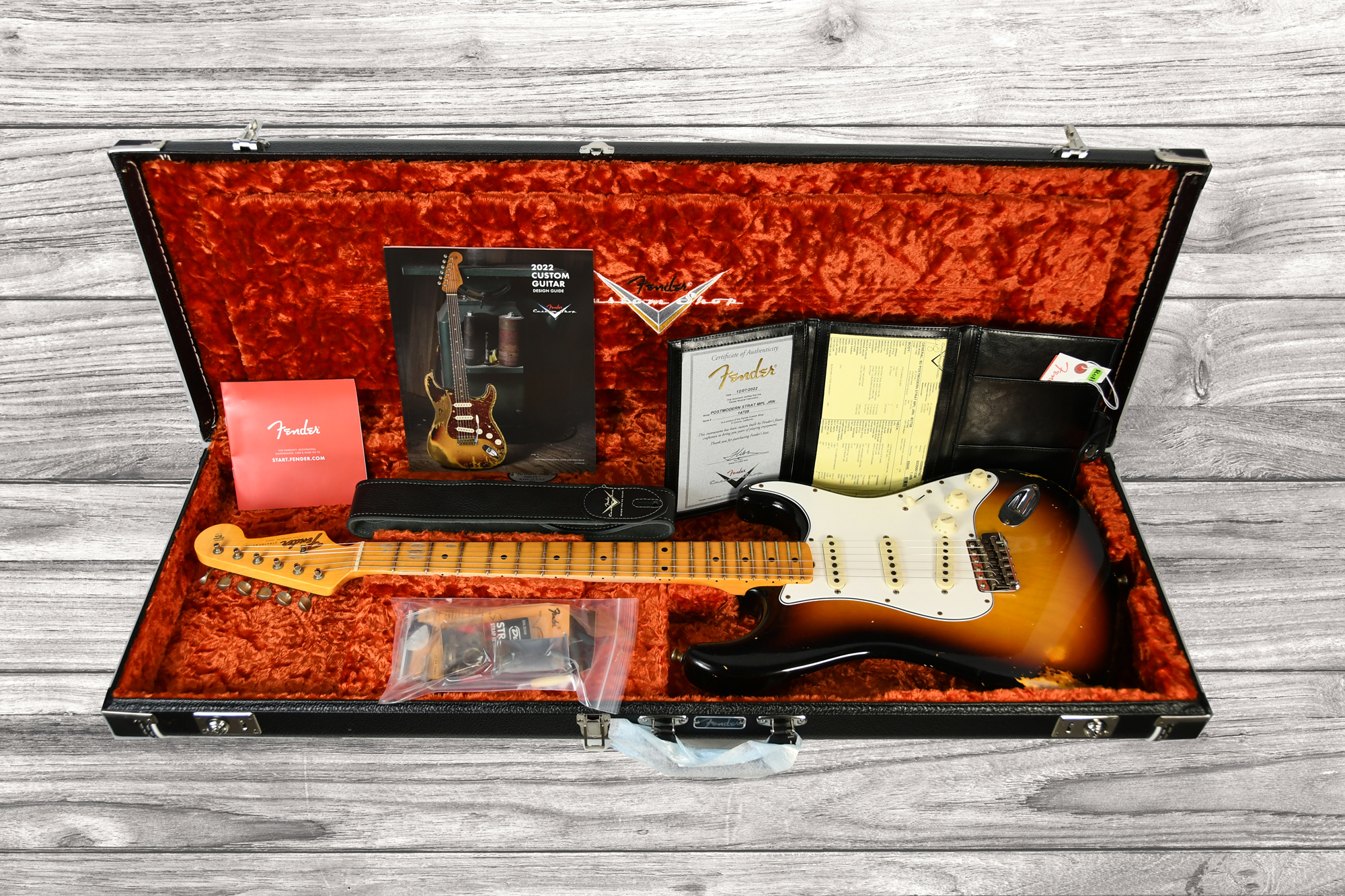 fender-custom-shop-postmodern-strat-mpl-jrn-b3tsb_6426bed23022e.jpg