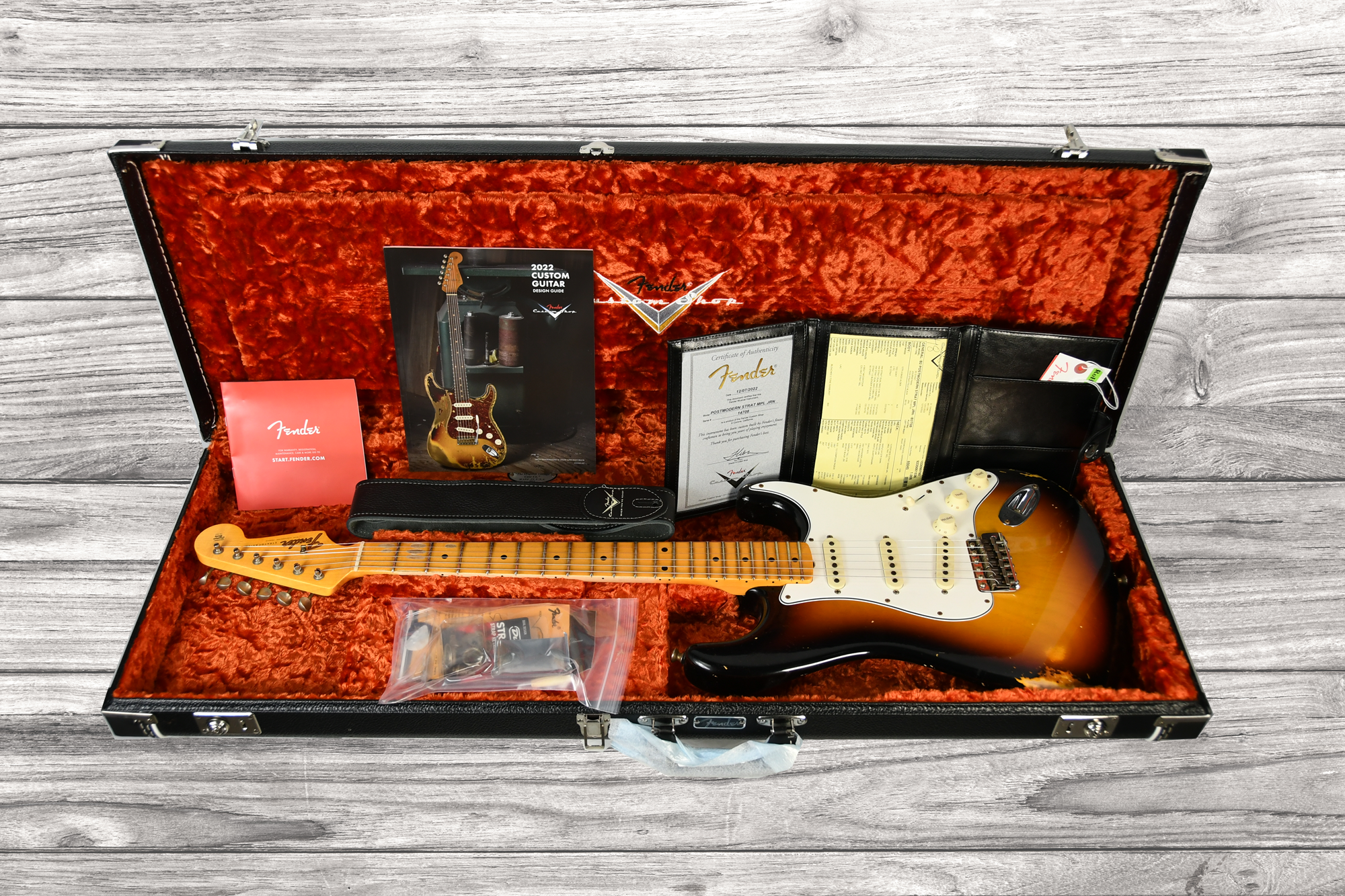 fender-custom-shop-postmodern-strat-mpl-jrn-b3tsb_6426bed23022e.png