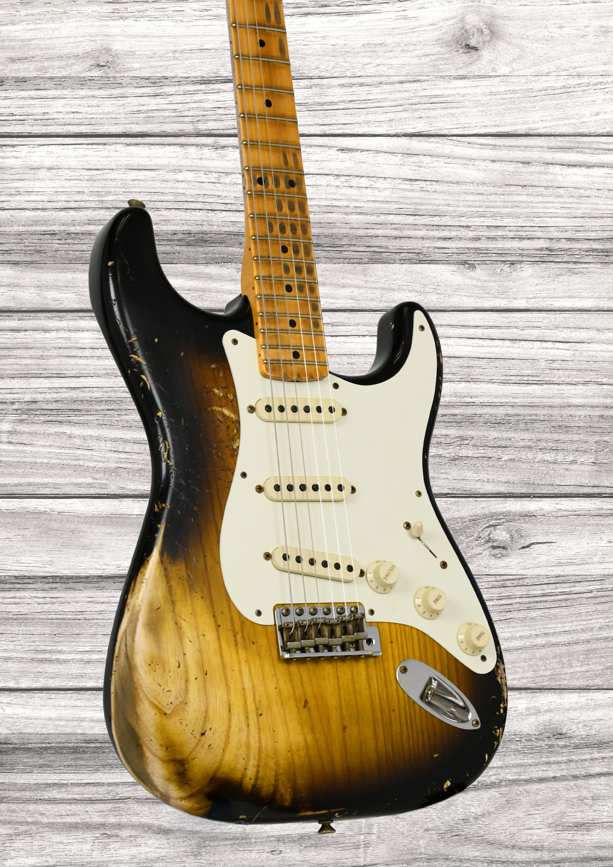 fender-custom-shop-stratocaster-1957-heavy-relic-aged-2-color-sunburst_6a3d4edb32408.jpg