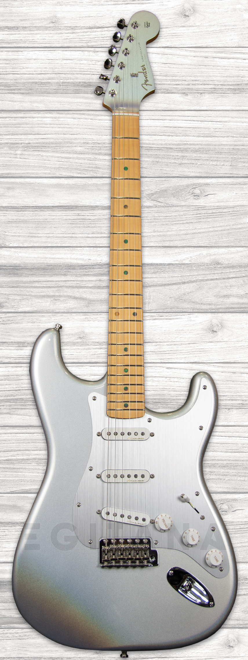 fender-her-strat-chrome-glow_5fbfda2e543df.jpg