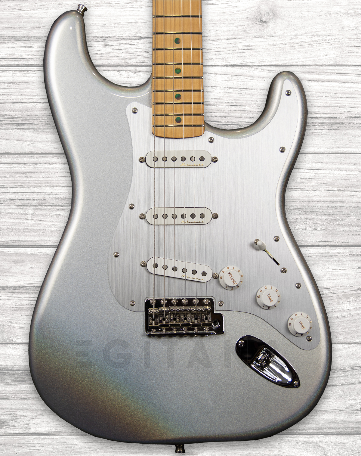 fender-her-strat-chrome-glow_5fbfda324ebed.jpg