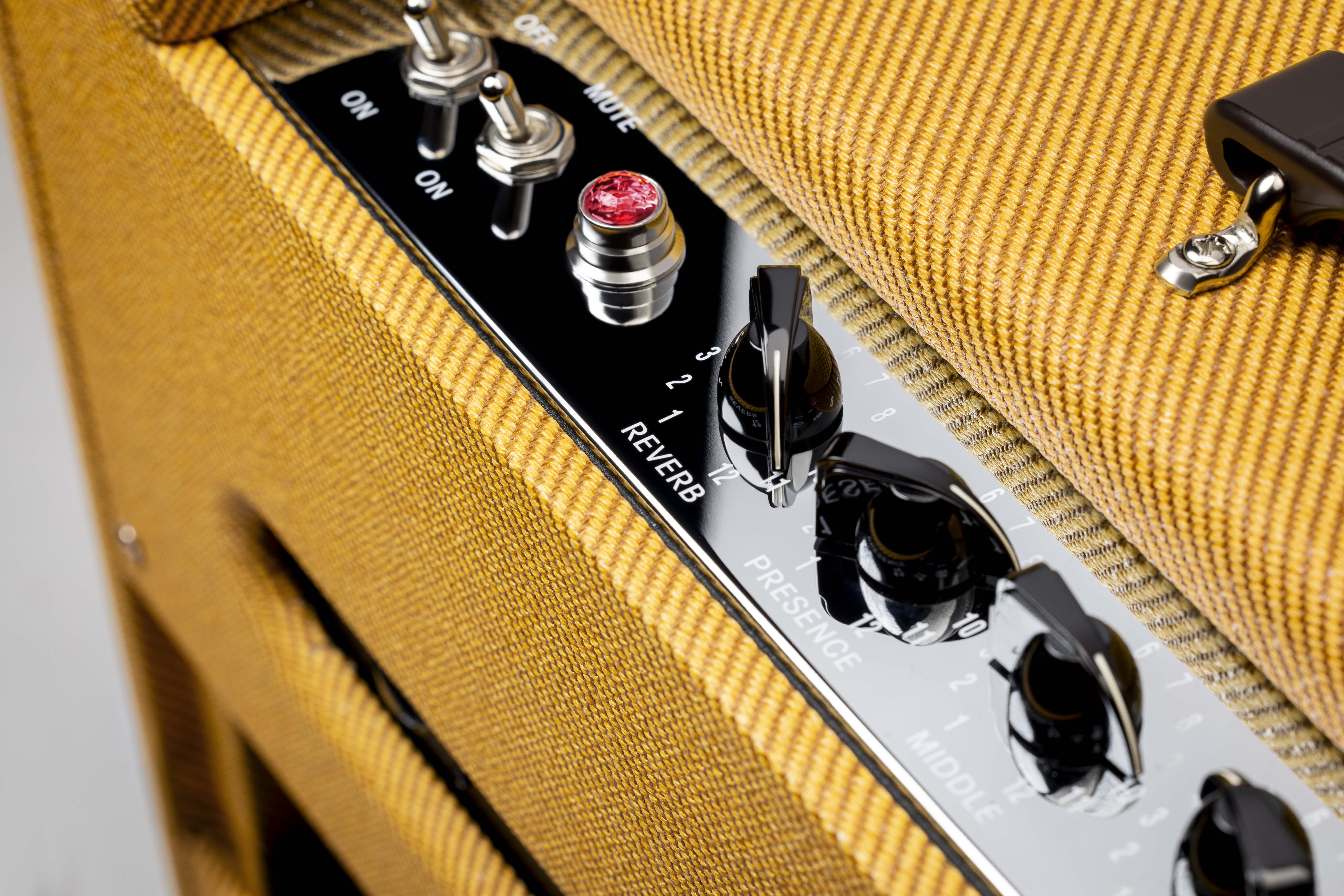 fender-joe-bonamassa-tone-master-59-twin-amp-220v-rok_6ac7a8382ef49.jpg