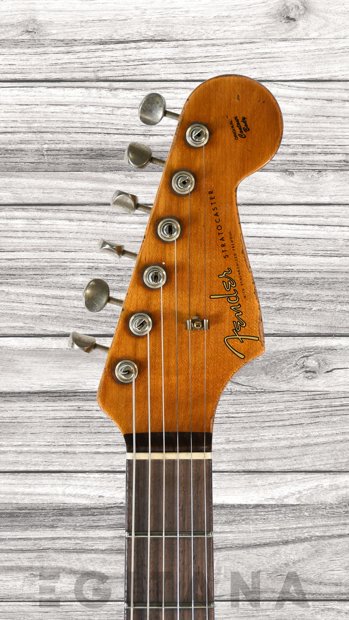 fender-limited-edition-roasted-61-super-heavy-relic-flat-lam-rosewood-fingerboard-aged-3-color-sunburst_63d7d456107cb.jpg