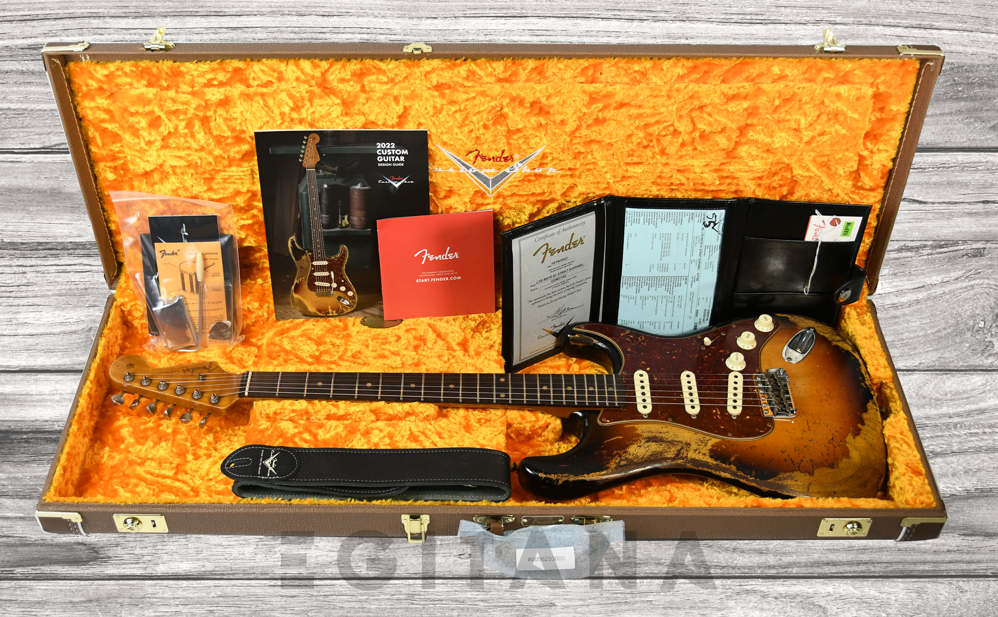 fender-limited-edition-roasted-61-super-heavy-relic-flat-lam-rosewood-fingerboard-aged-3-color-sunburst_63d7d459aa828.jpg