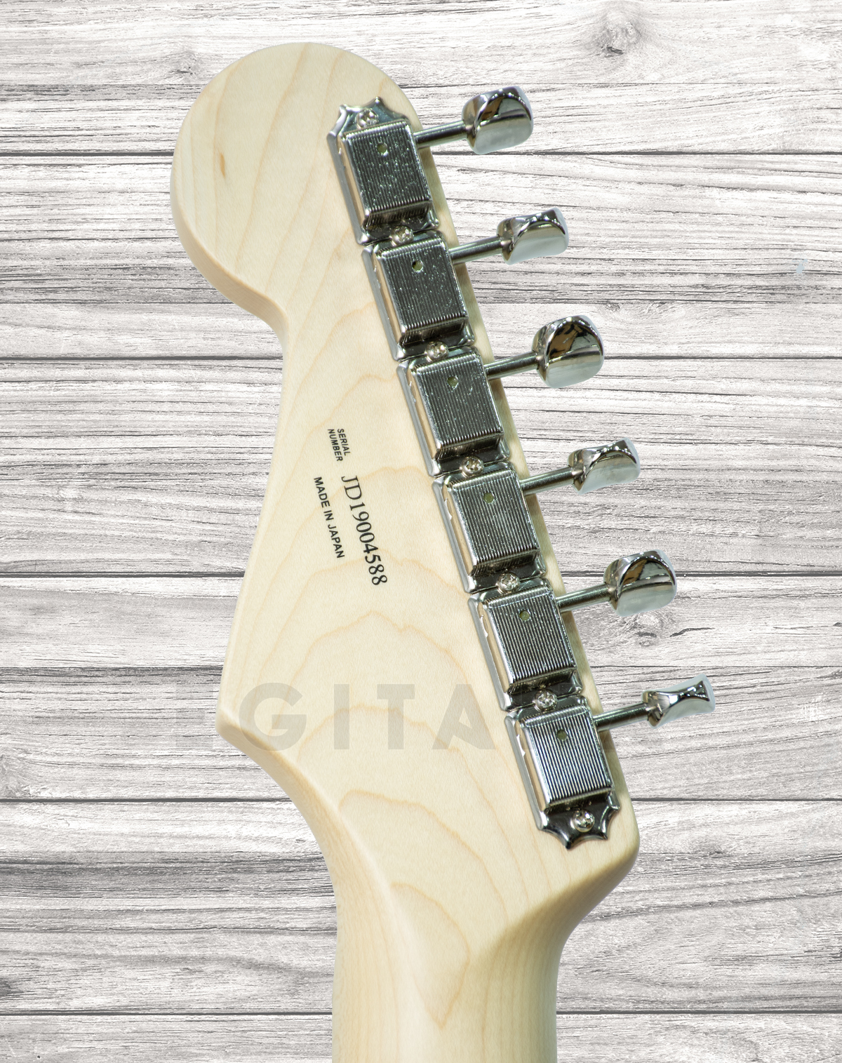 fender-made-in-japan-hybrid-stratocaster-indigo_5efe086ab4bbb.jpg