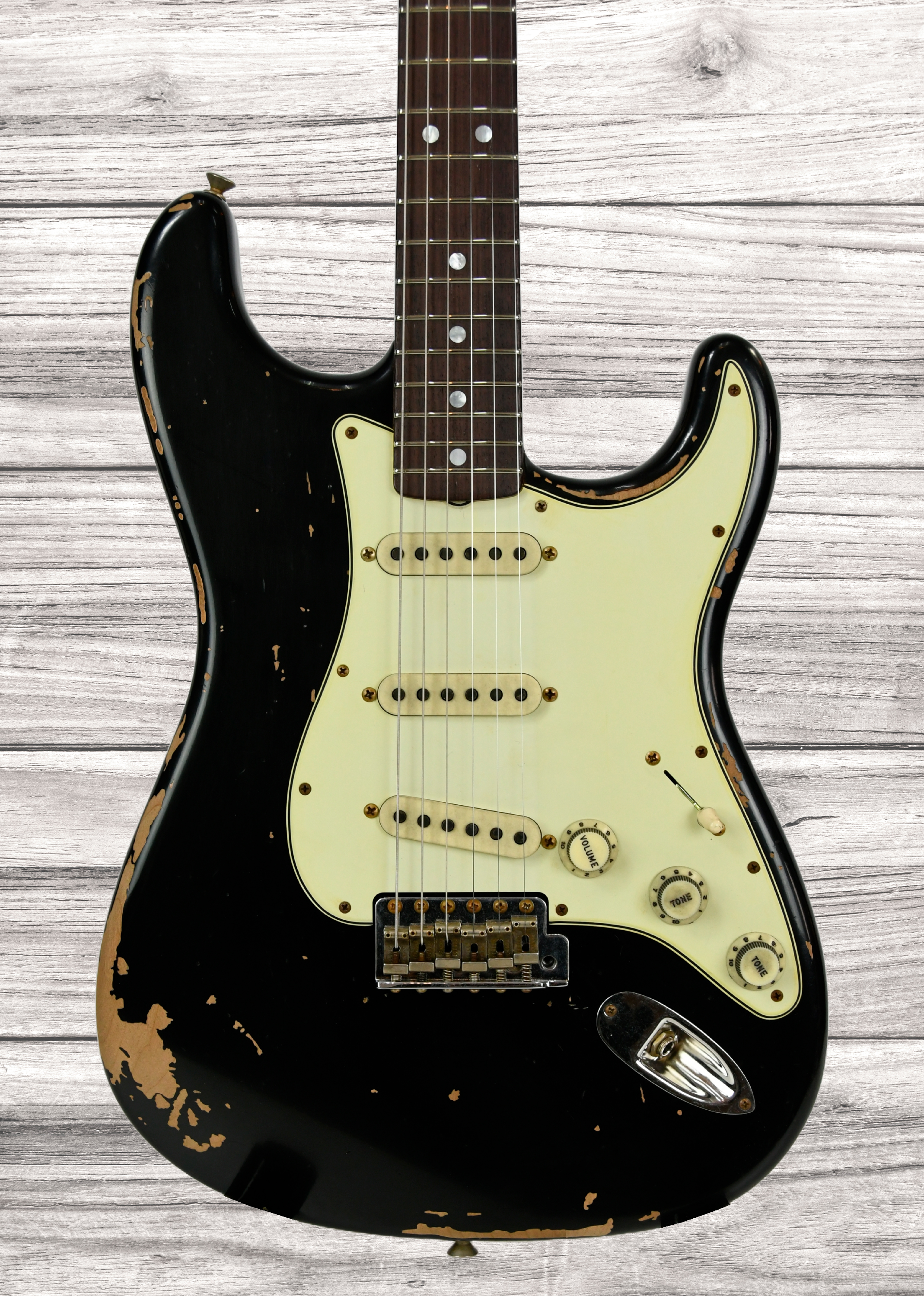 fender-michael-landau-signature-1968-stratocaster-round-laminated-rosewood-black_679bba5b28a1d.jpg