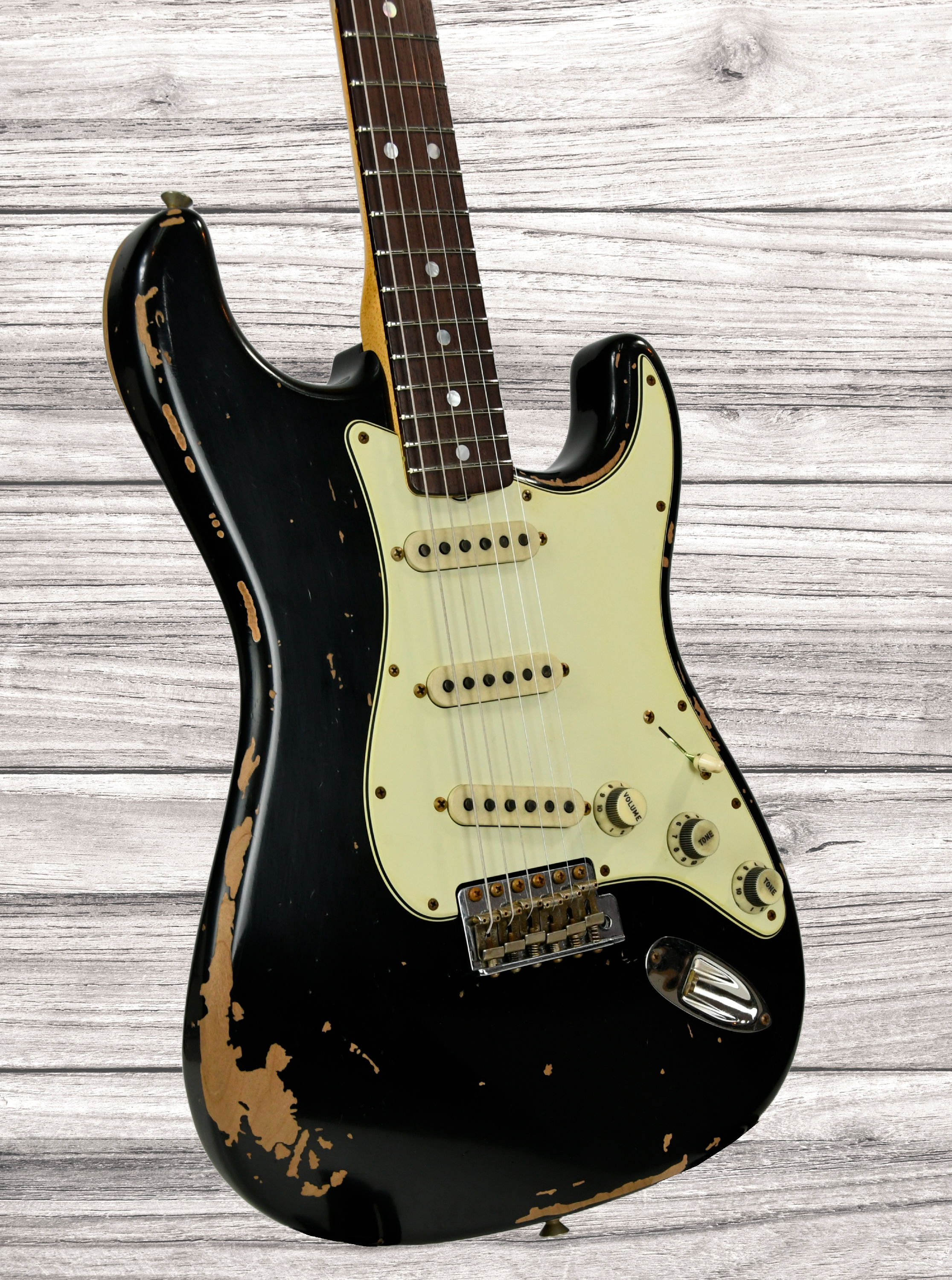 fender-michael-landau-signature-1968-stratocaster-round-laminated-rosewood-black_679bba5fc31ce.jpg