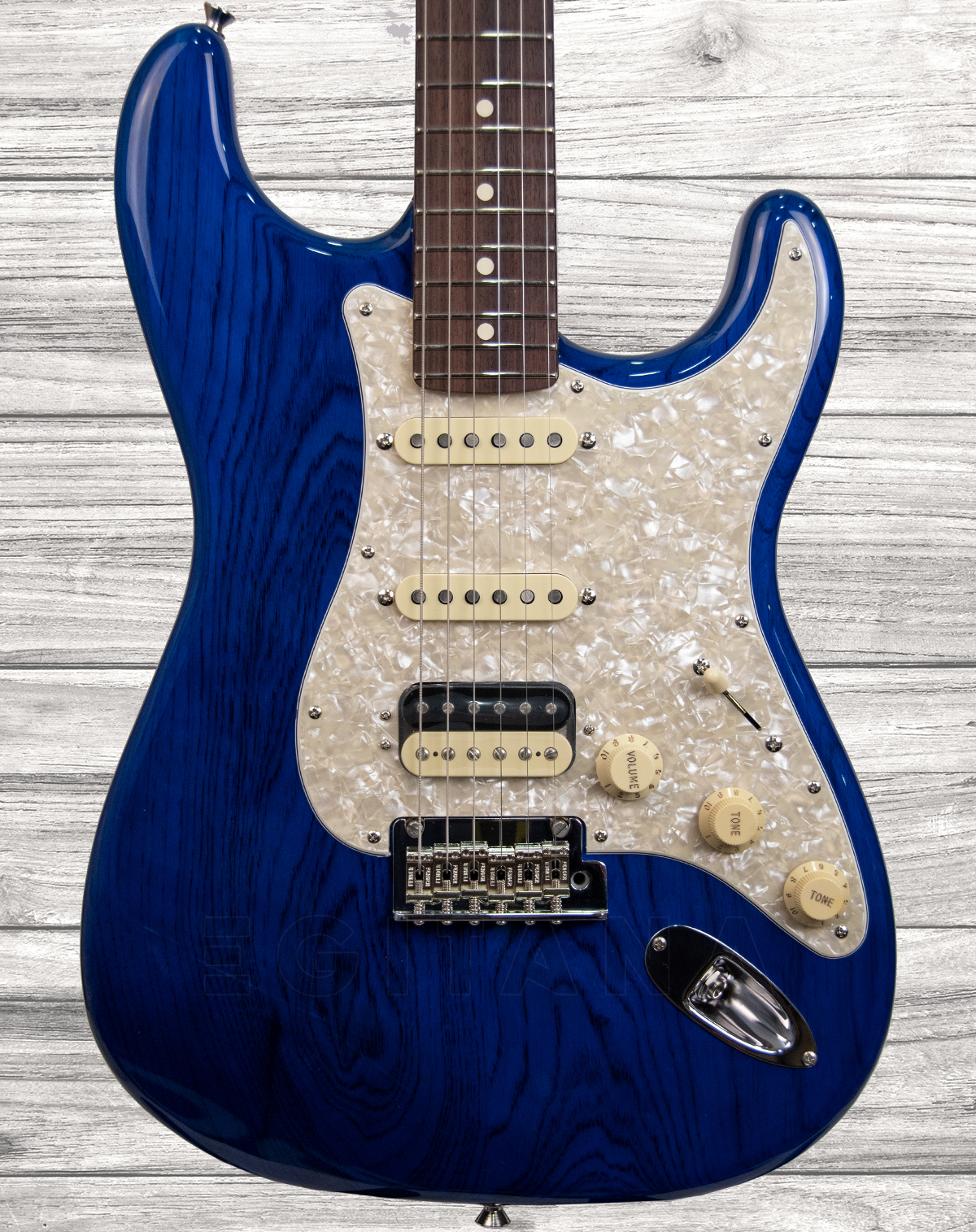 fender-mij-2019-ltd-stratocaster-hss-rw-sapphire-blue-trans_5f3a87d0d19ae.jpg