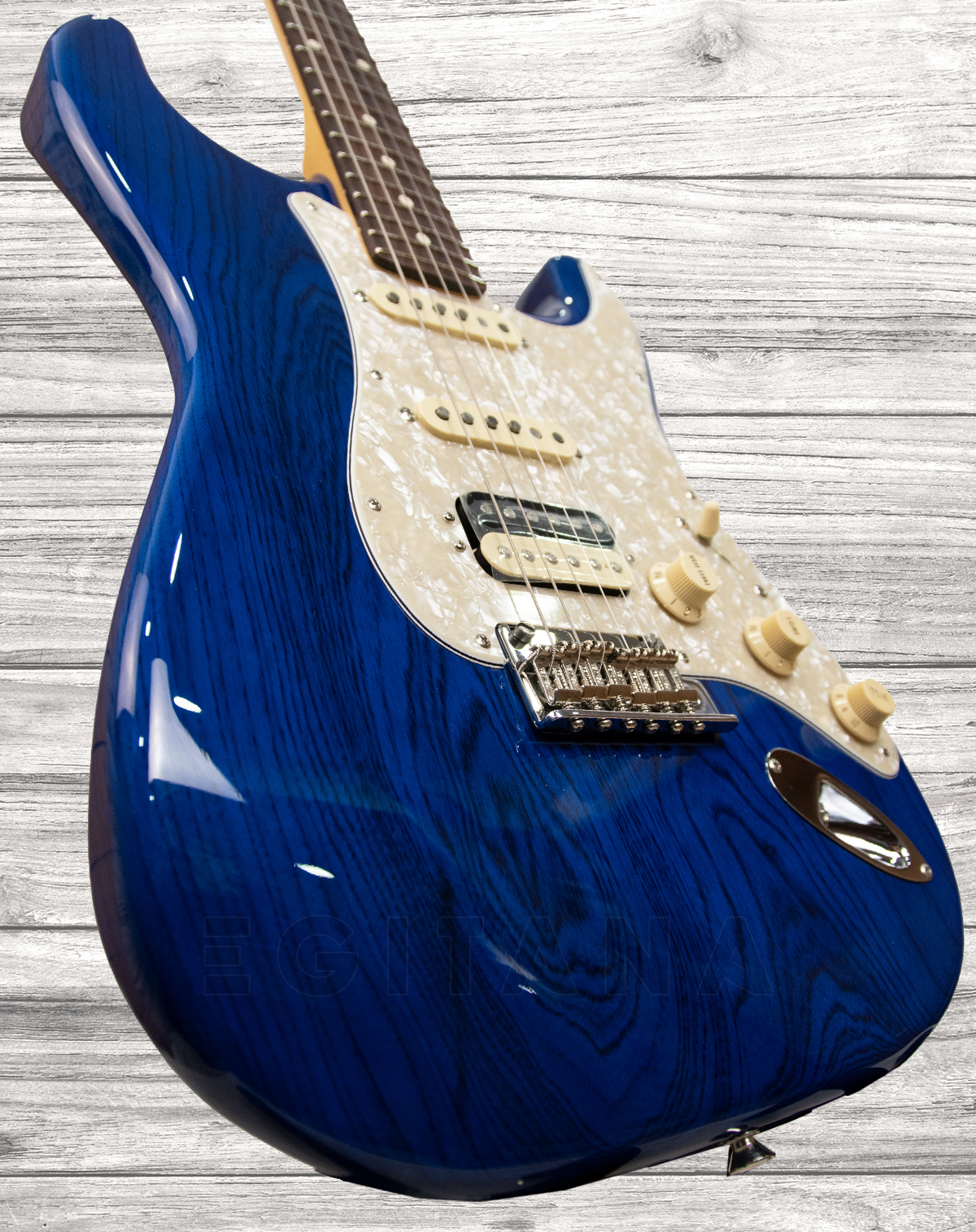 fender-mij-2019-ltd-stratocaster-hss-rw-sapphire-blue-trans_5f3a87d3600c4.jpg