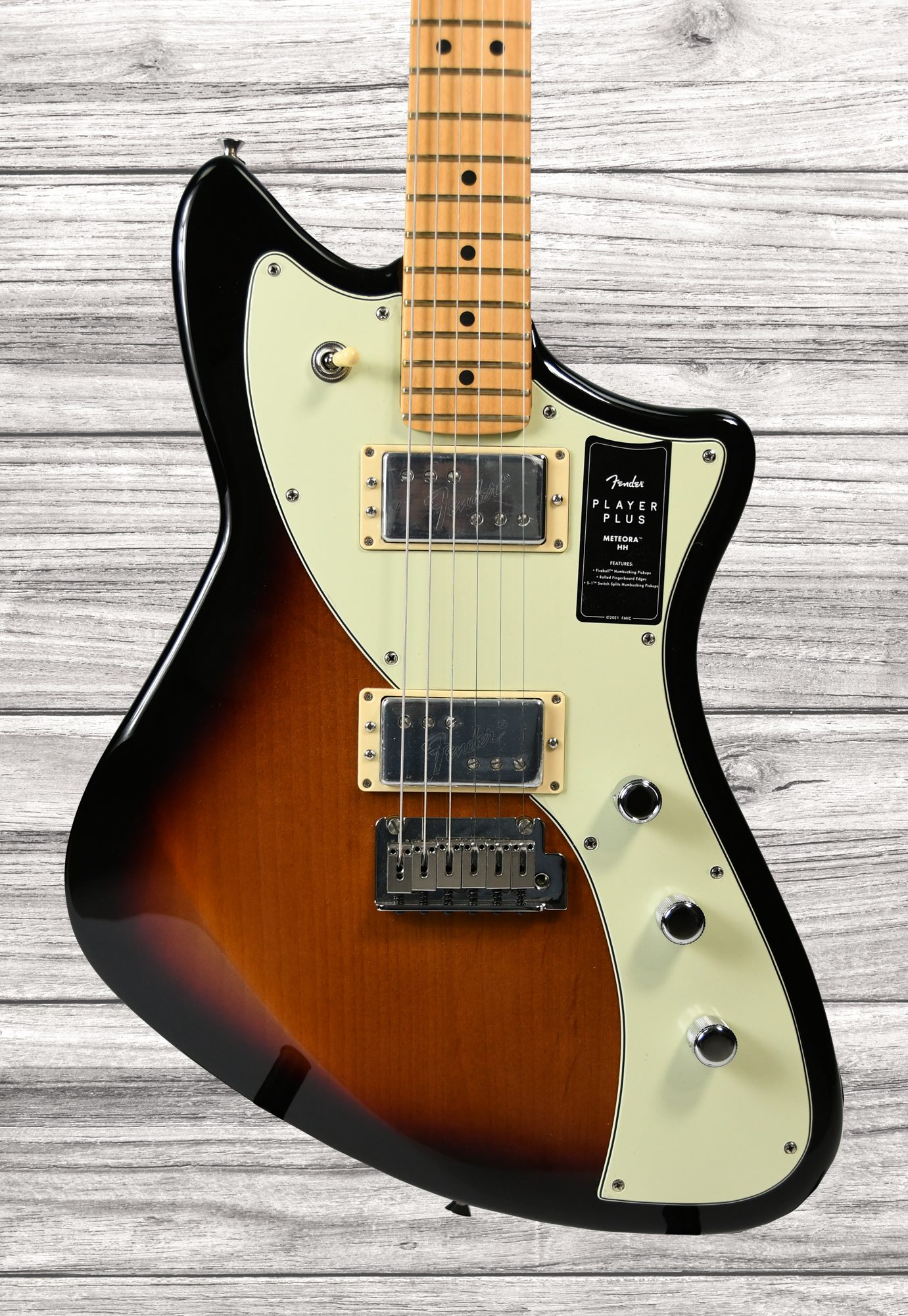 fender-player-plus-meteora-hh-maple-fingerboard-3-color-sunburst_6357b973780a3.jpg