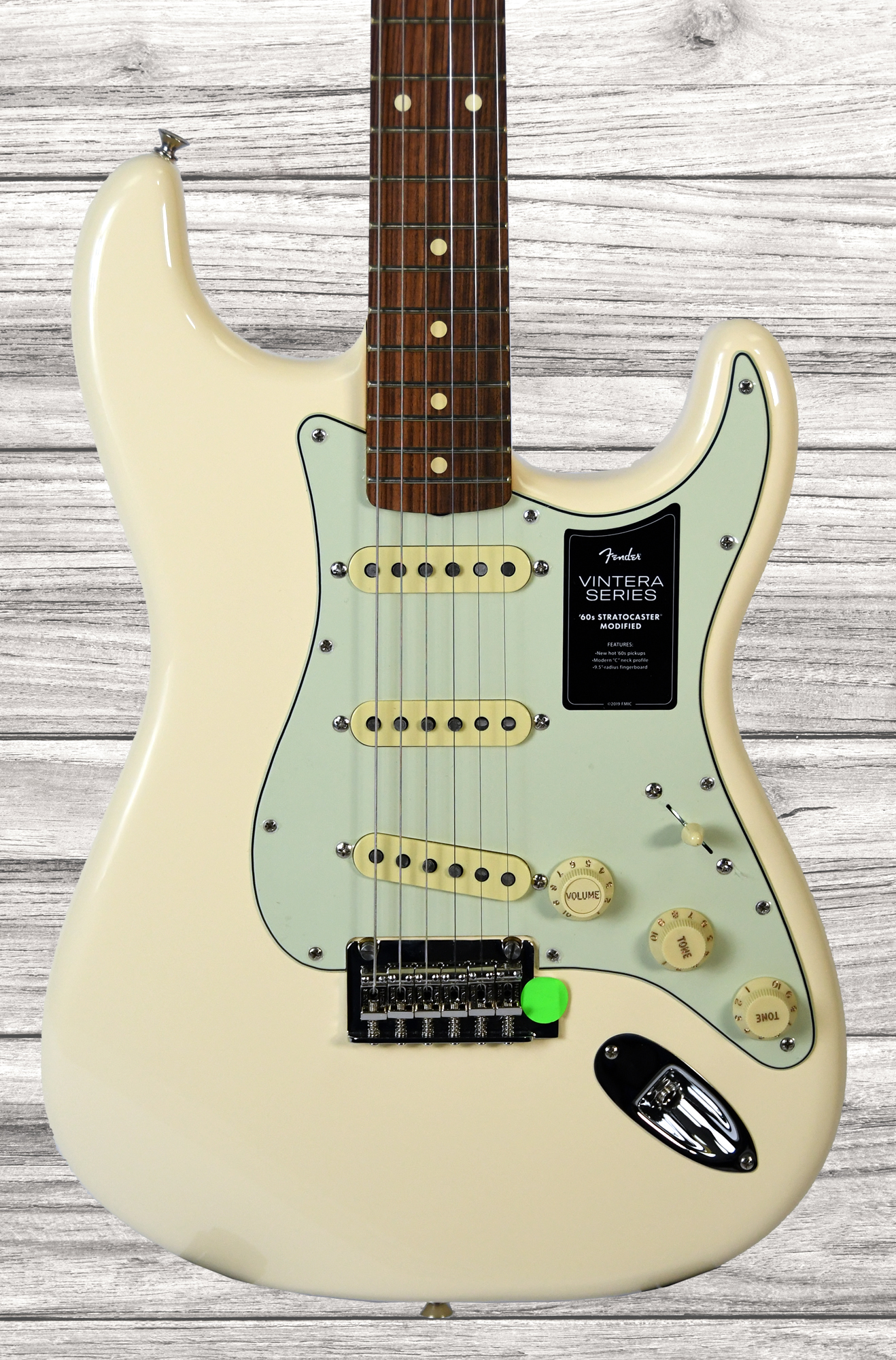 fender-vintera-60s-stratocaster-modified-olympic-white_6374cbcbacbee.jpg