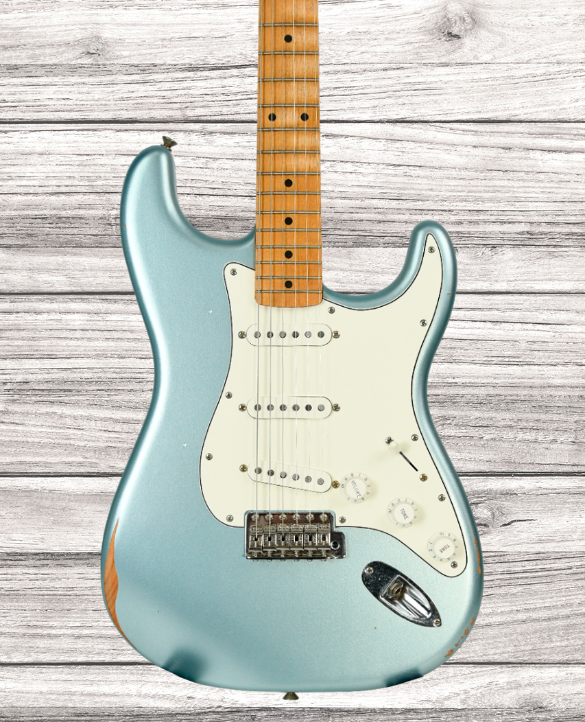 fender-vintera-road-worn-mischief-maker-stratocaster-maple-fingerboard-firemist-silver_66880b0d50481.jpg