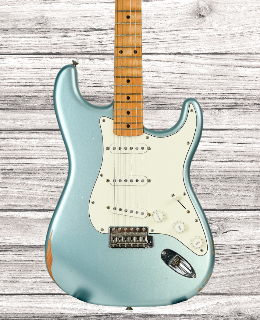 fender-vintera-road-worn-mischief-maker-stratocaster-maple-fingerboard-firemist-silver_66880b0d50481.png