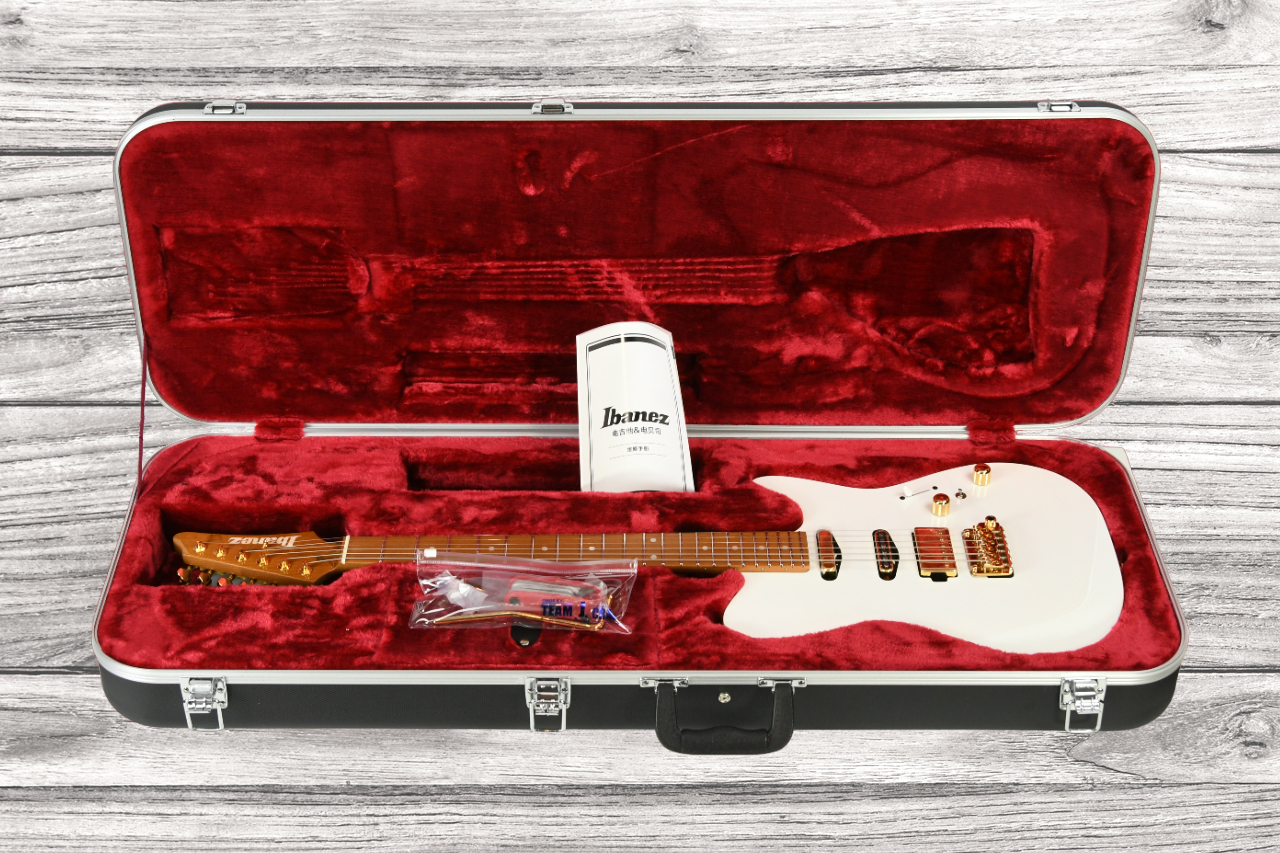 ibanez-lb1wh-lari-basilio-w-case_65ba80c80c8b5.jpg