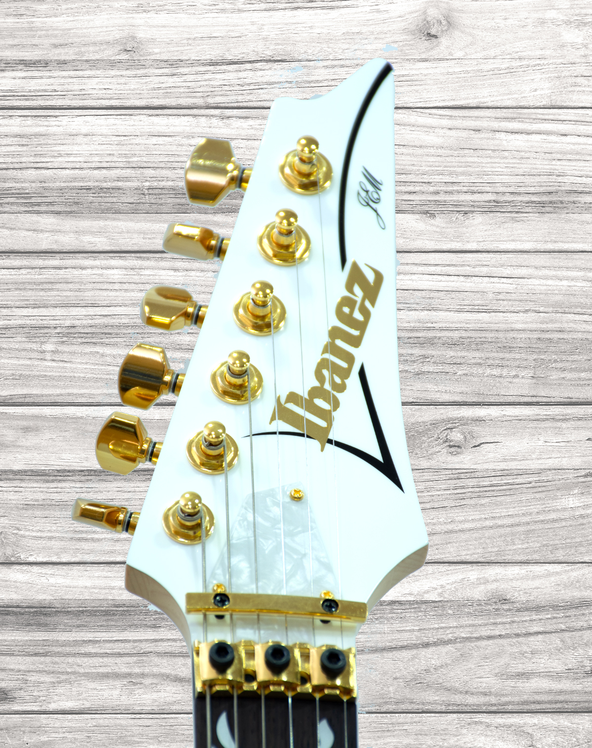 ibanez-steve-vai-signature-jem7v-white_5ecbf1613cff2.jpg