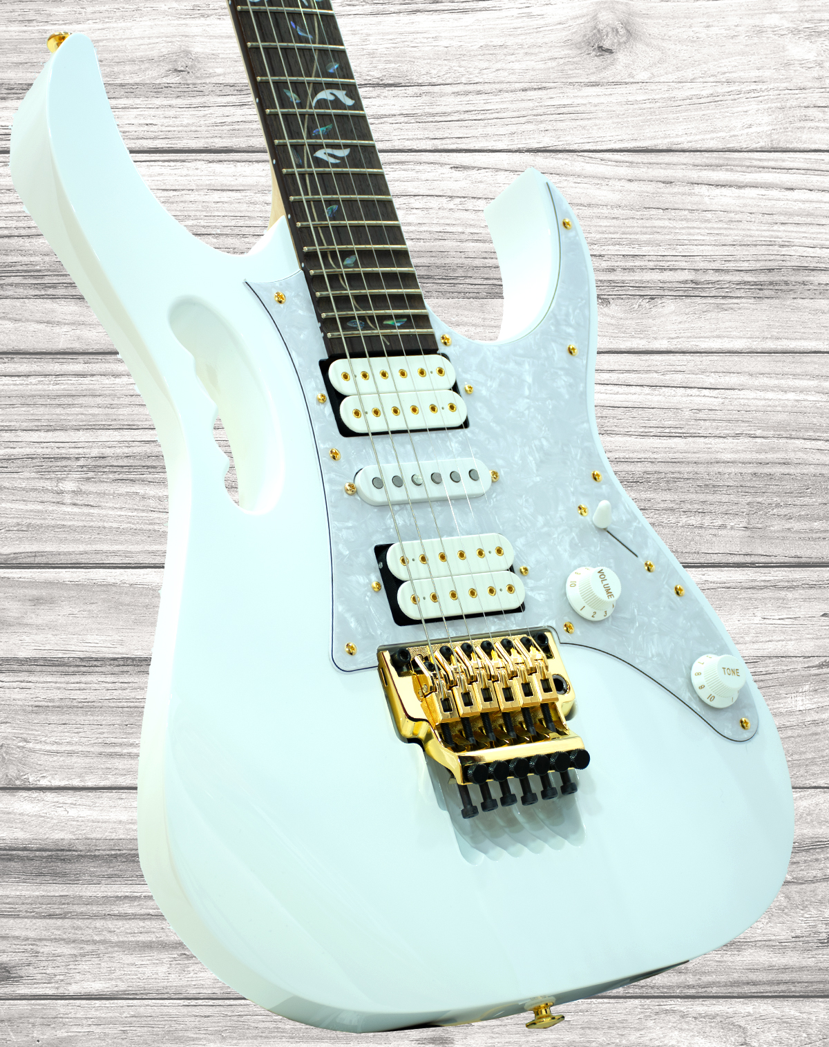 ibanez-steve-vai-signature-jem7v-white_5ecc00a0396e1.jpg