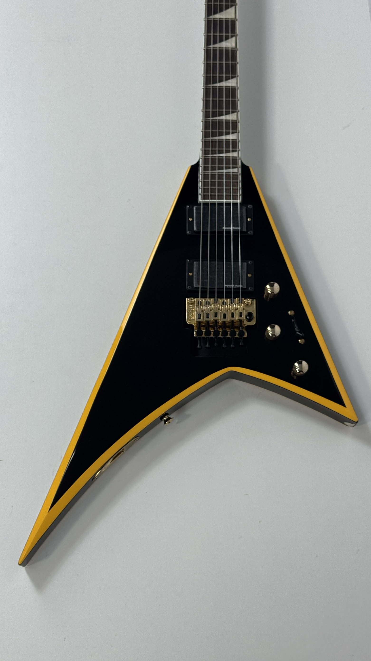 jackson-rrx24-black-w-yellow-bevels-b-stock_68110a051758c.png
