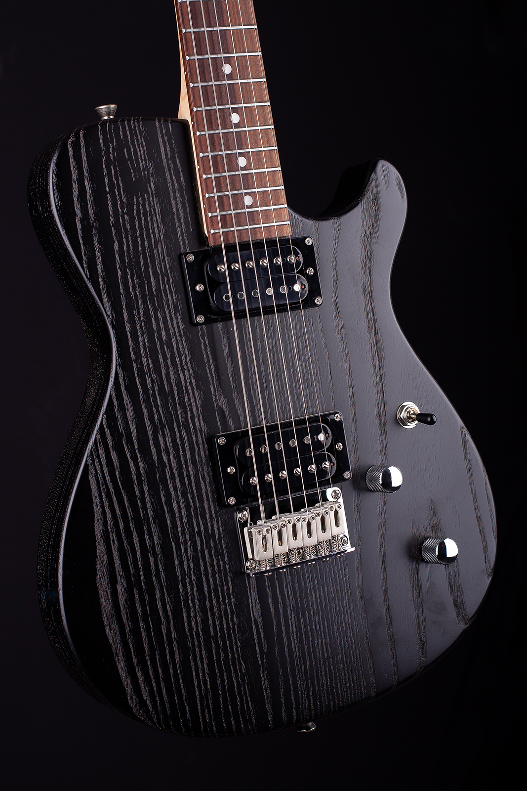 magneto-u-one-u-wave-classic-transparent-black-matte-ash-with-gig-bag_68d666c8807b8.jpg