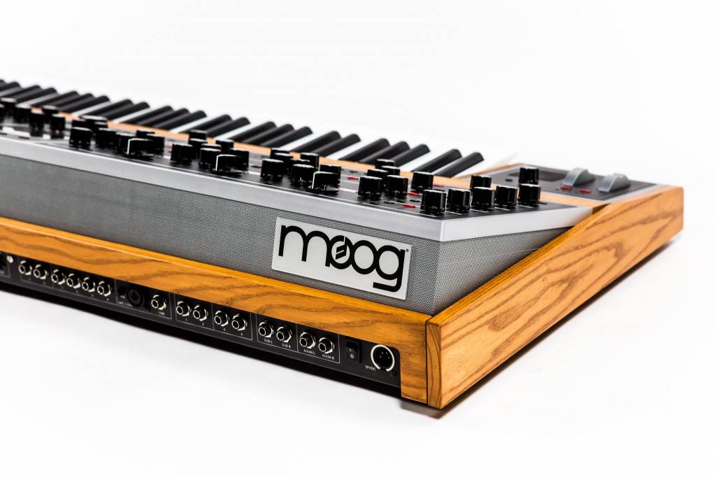 moog-one-16_5bc4bba6c9f7b.jpg