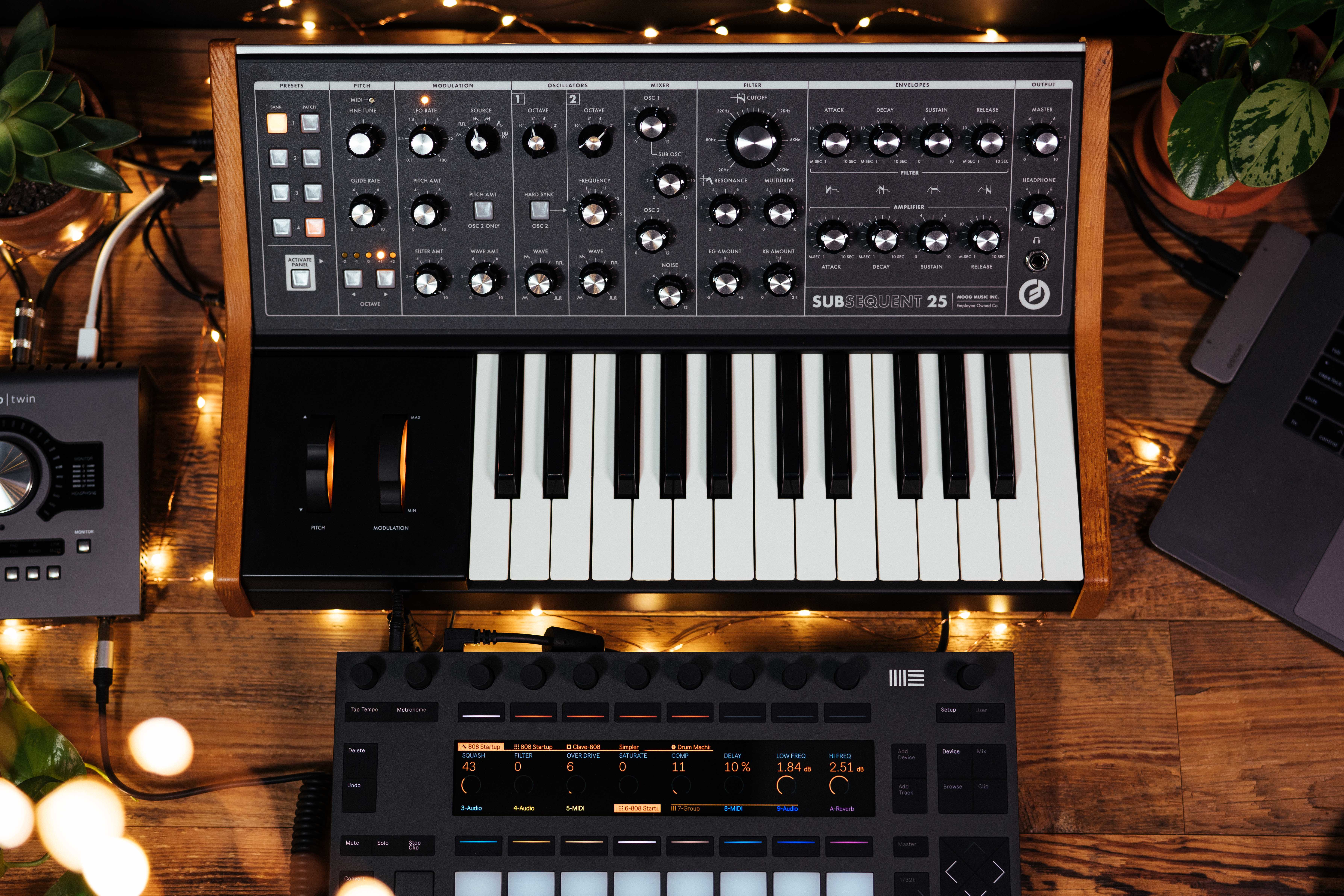 moog-subsequent-25-analog-synthesizer_662247e5d376a.jpg