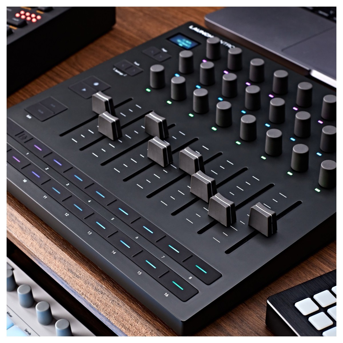 novation-launch-control-xl-3_686695806c53d.jpg