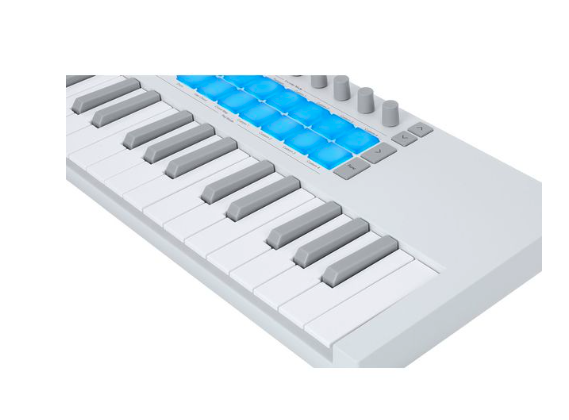 novation-launchkey-mini-37-mk4-wh_6920868a28d6d.png